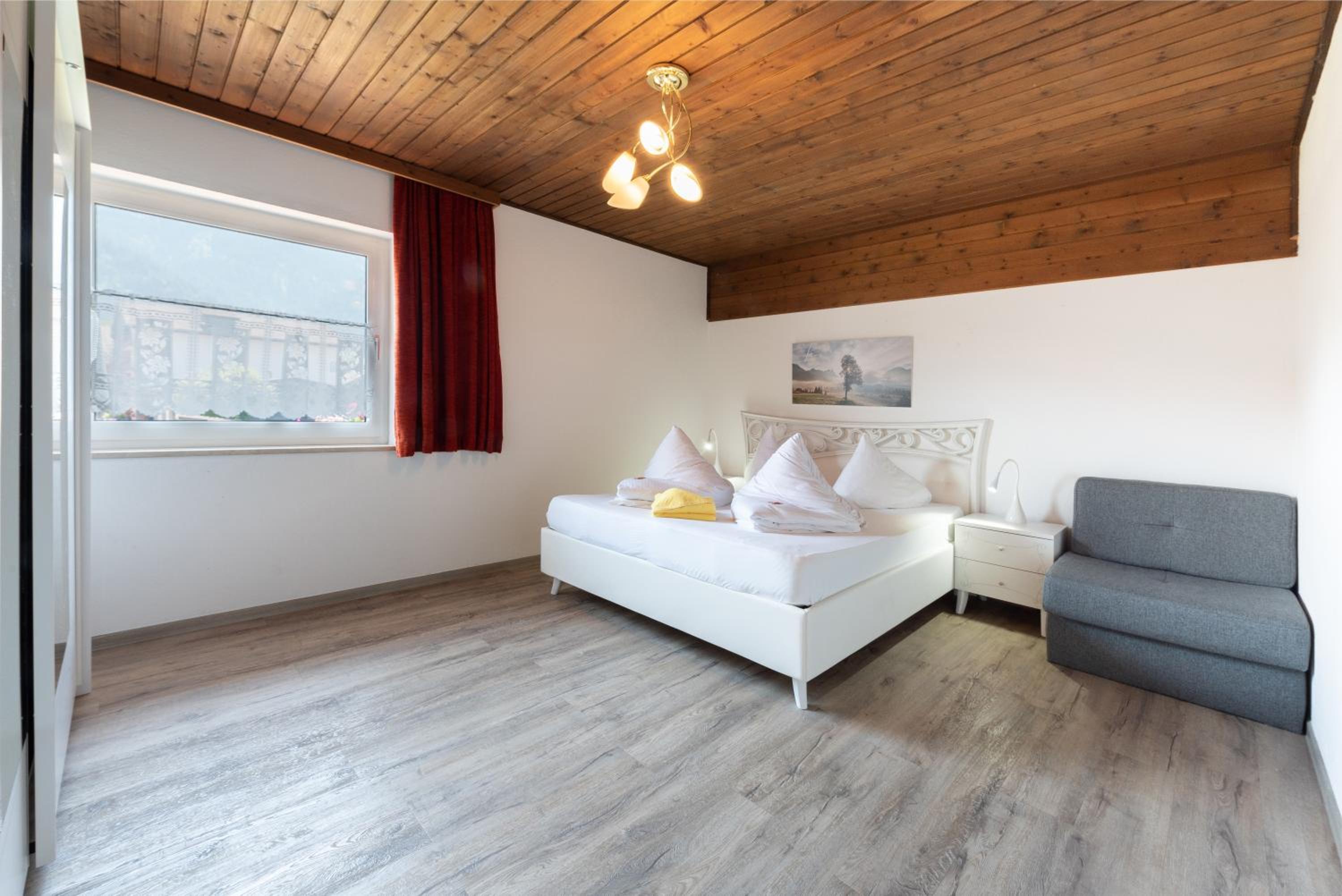One-Bedroom Apartment with Balcony photo 1