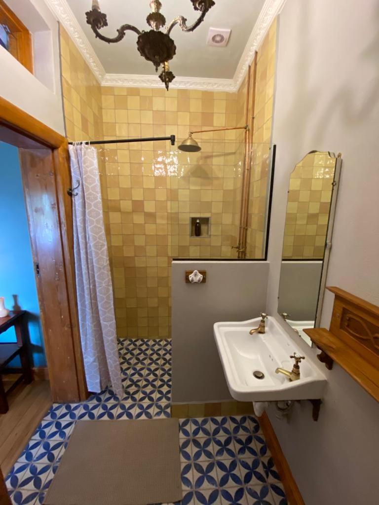 Classic Queen Room - Photo 9