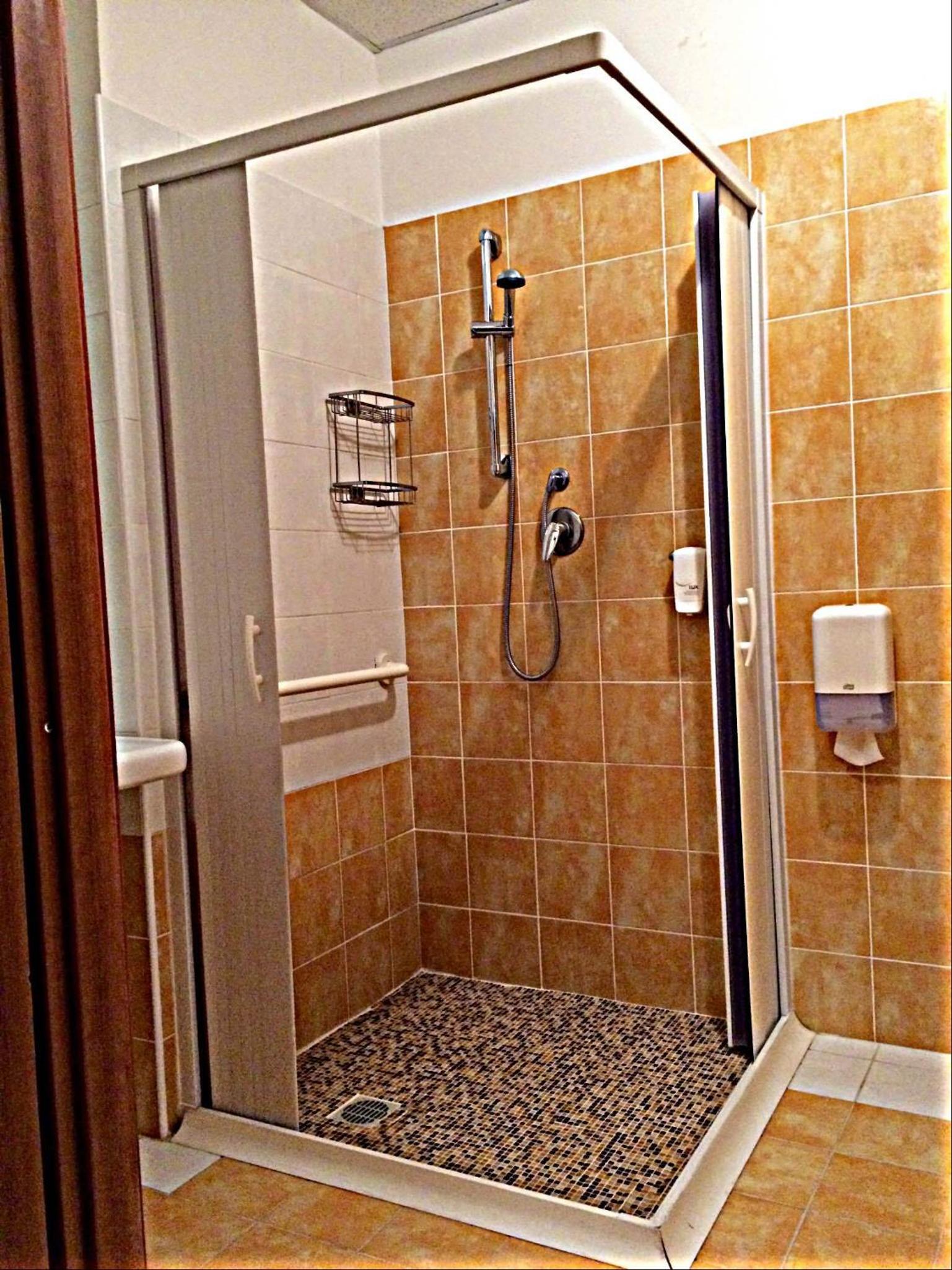 Twin Room - Photo 5