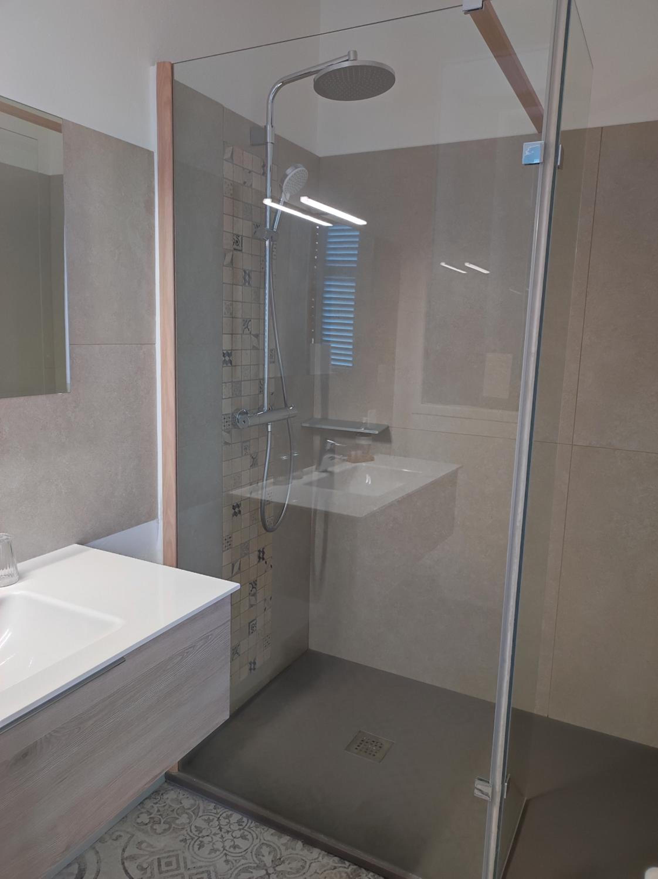Deluxe Double or Twin Room - Photo 2