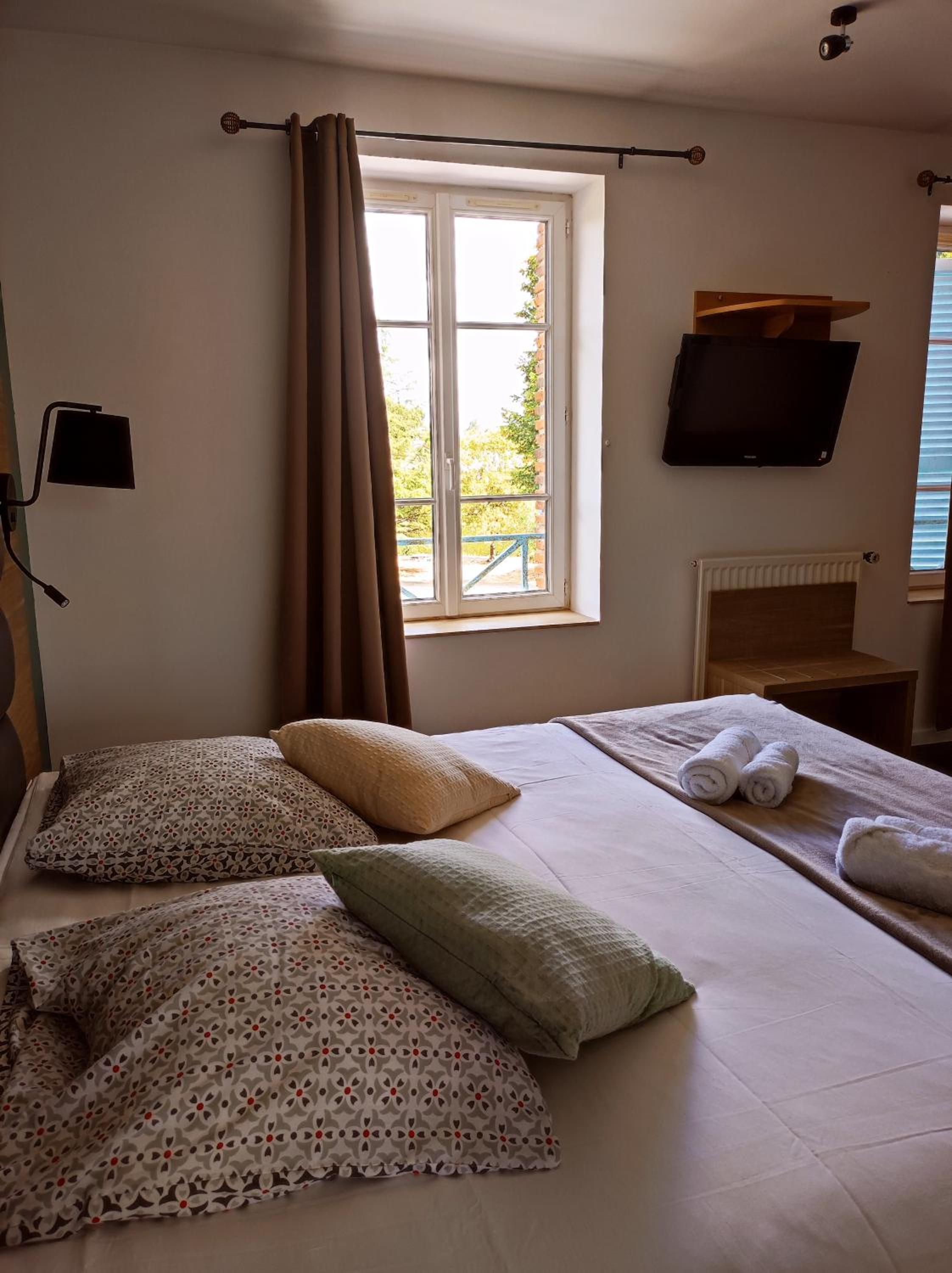 Double or Twin Room - Photo 3