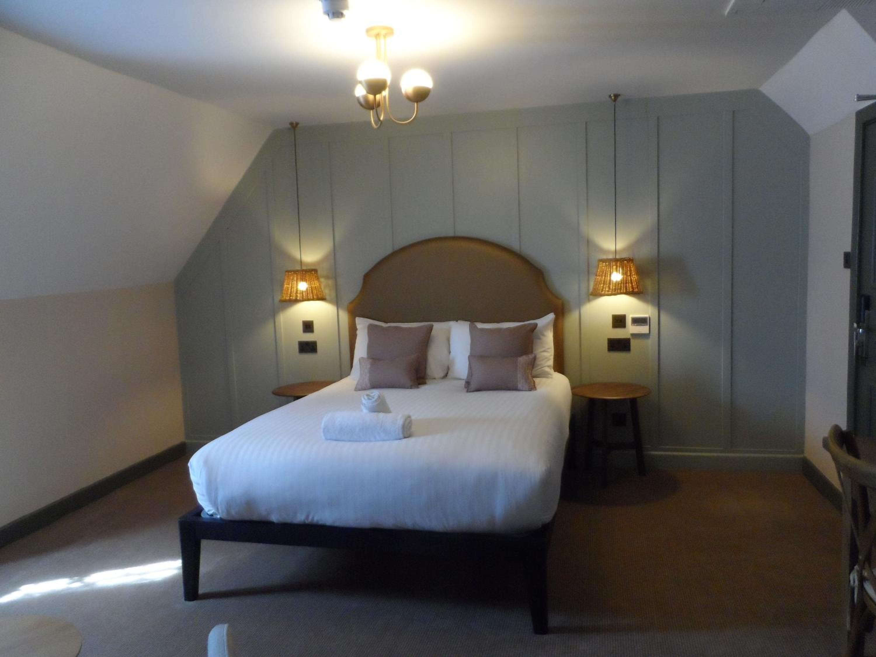 Deluxe Double Room - Photo 9