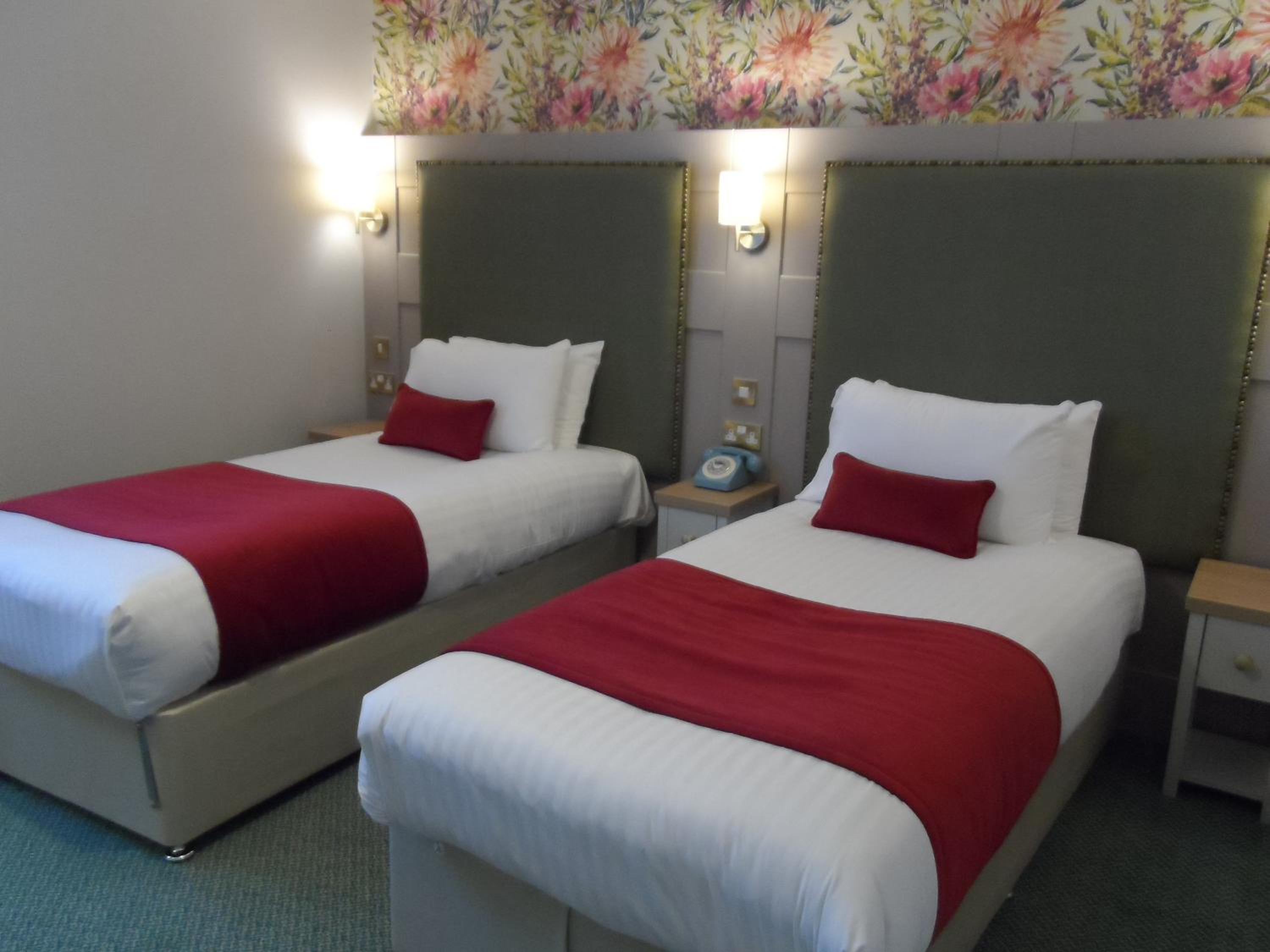 Standard Twin Room - Photo 1