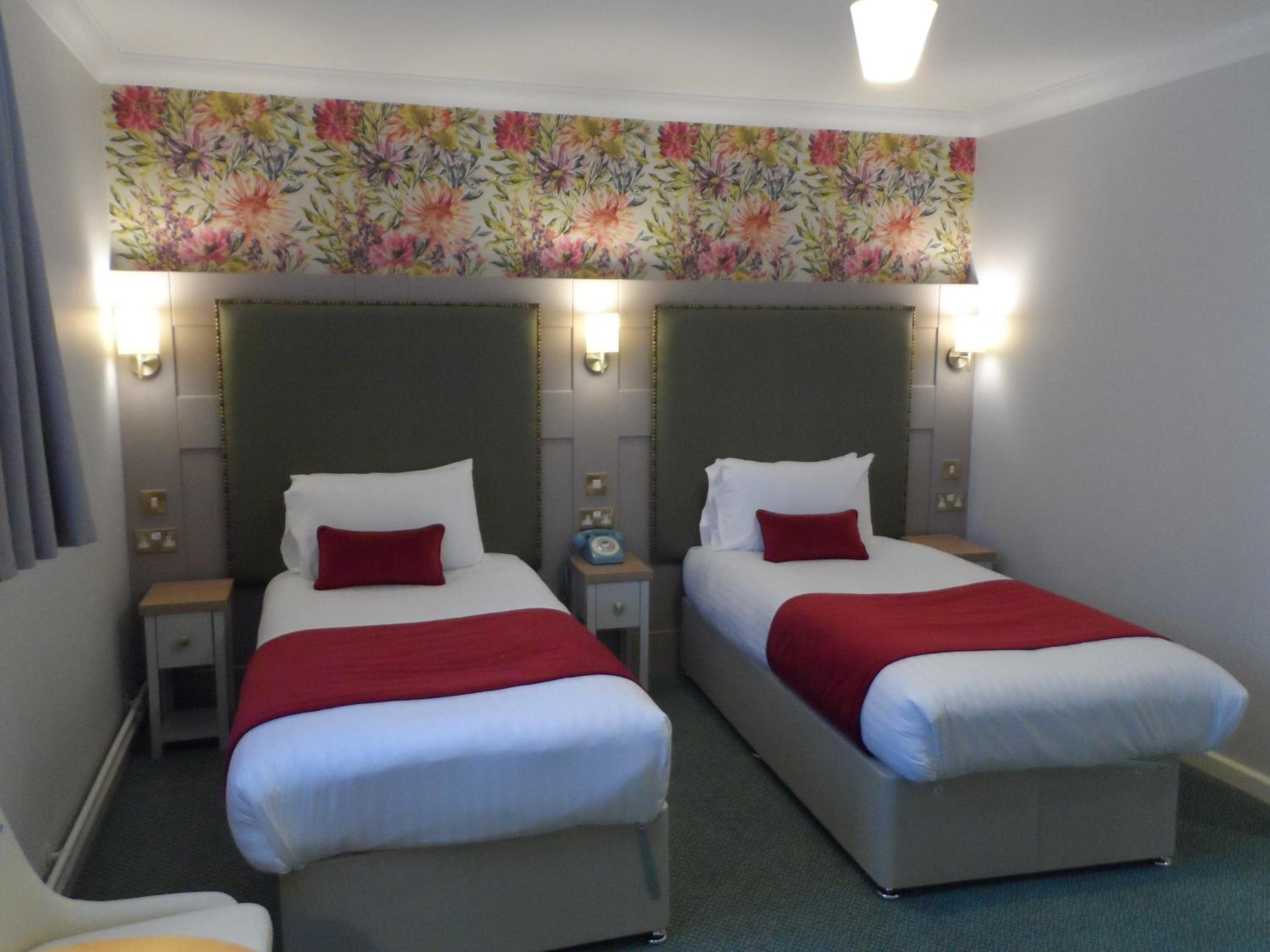 Standard Twin Room - Photo 3