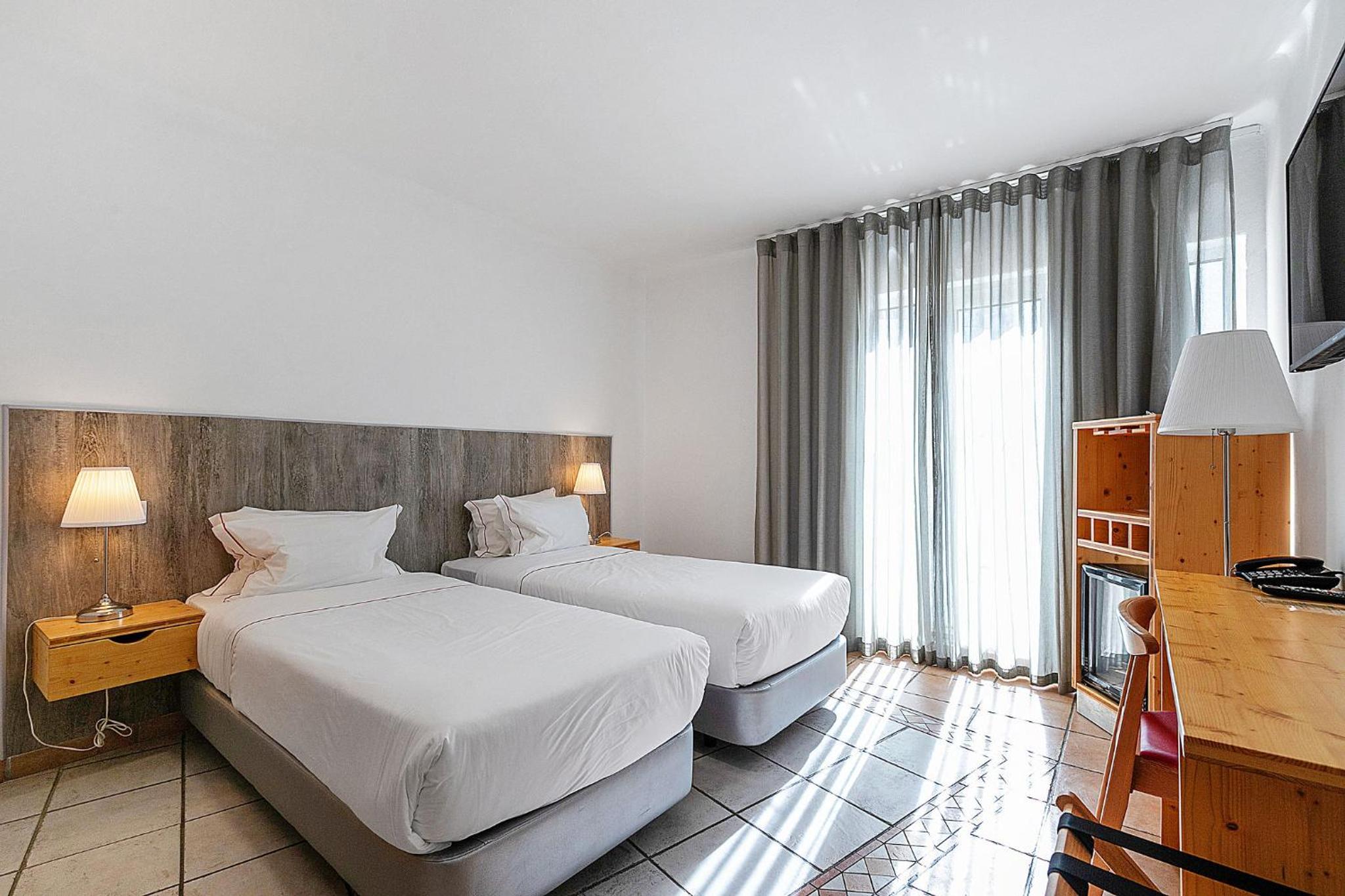 Deluxe Double or Twin Room with Pool Access