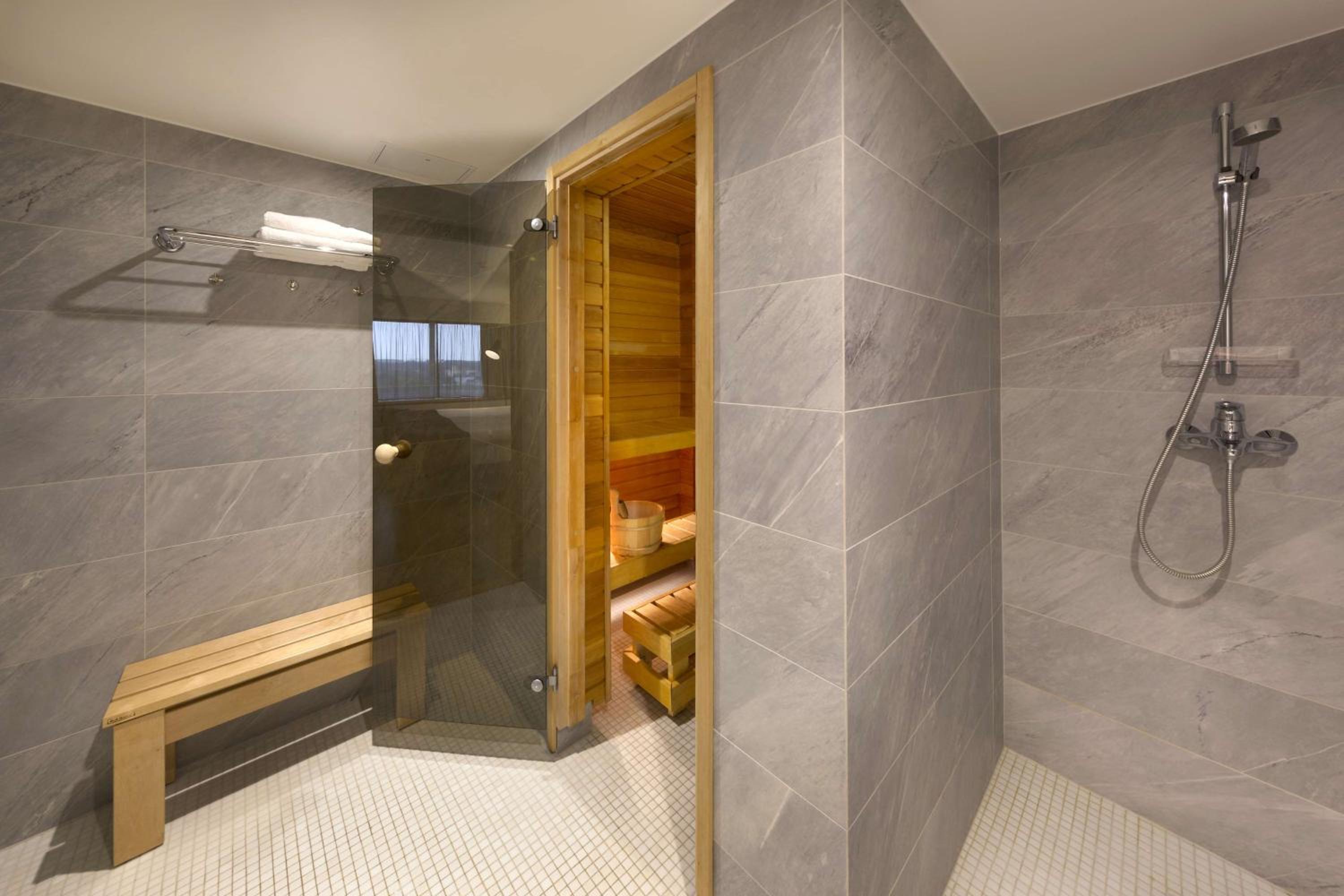 Junior Suite with Sauna - Photo 4
