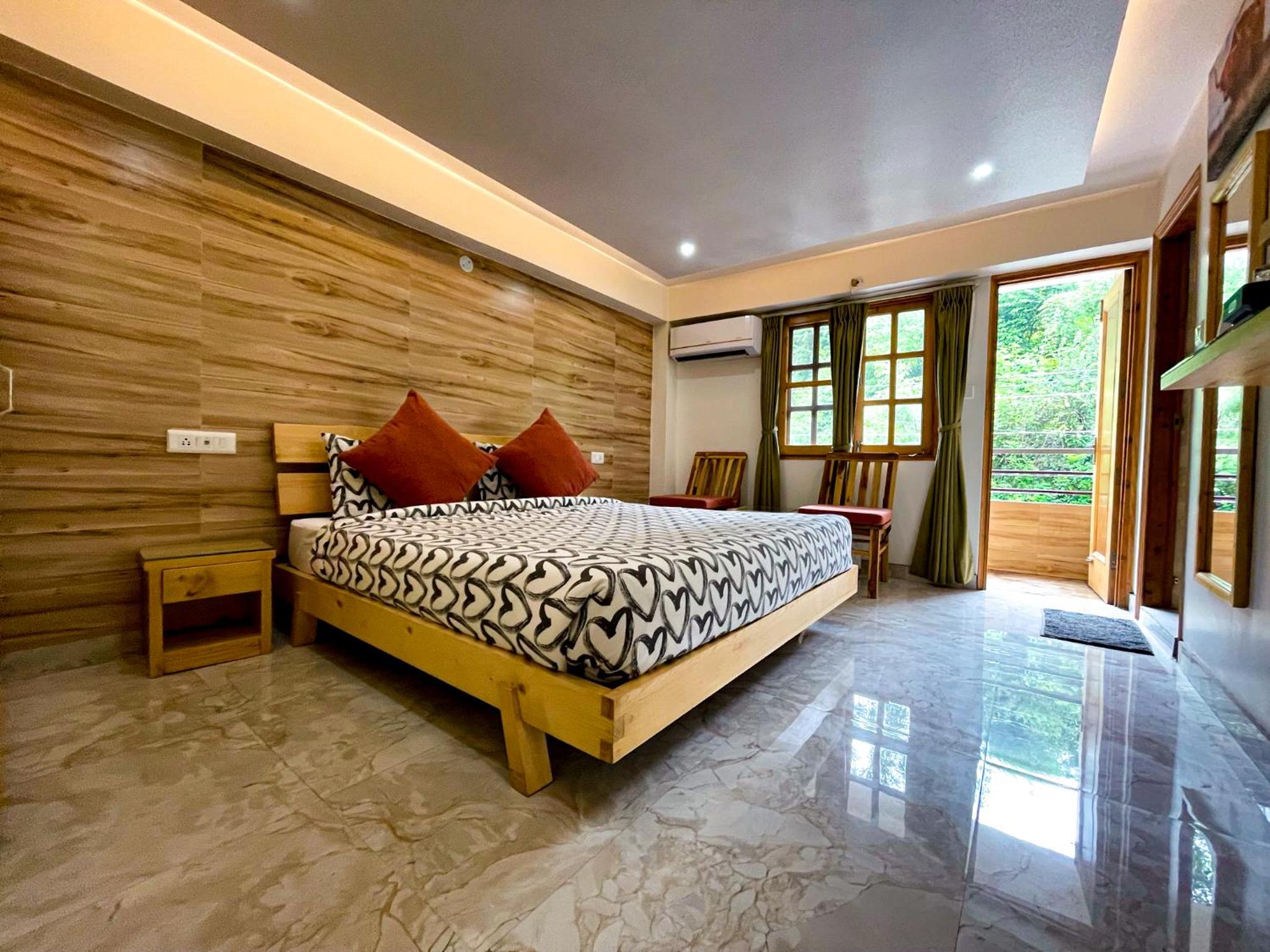 Deluxe Family Suite - Photo 6