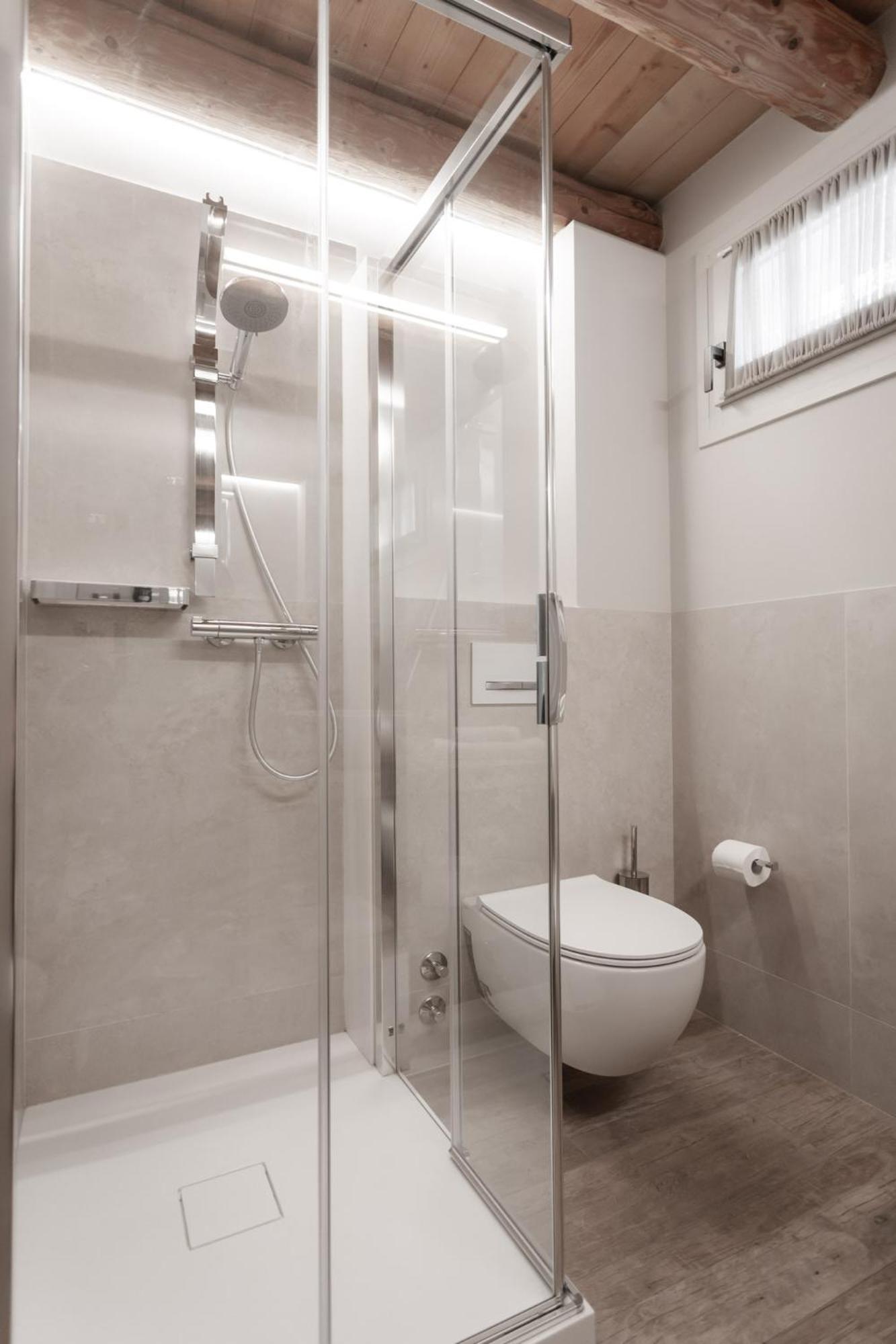 Large Single Room photo 3