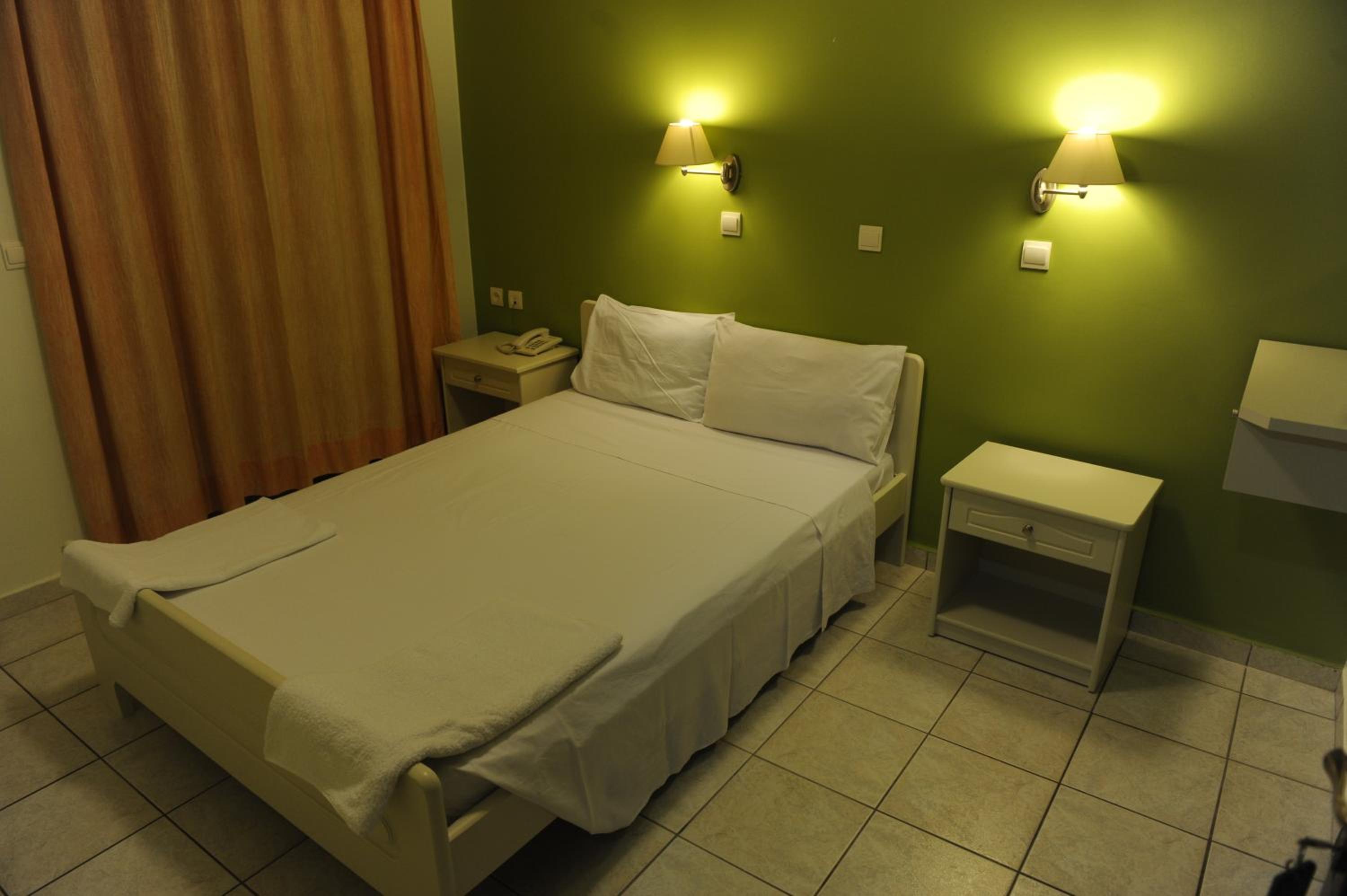 Standard Double or Twin Room - Photo 4