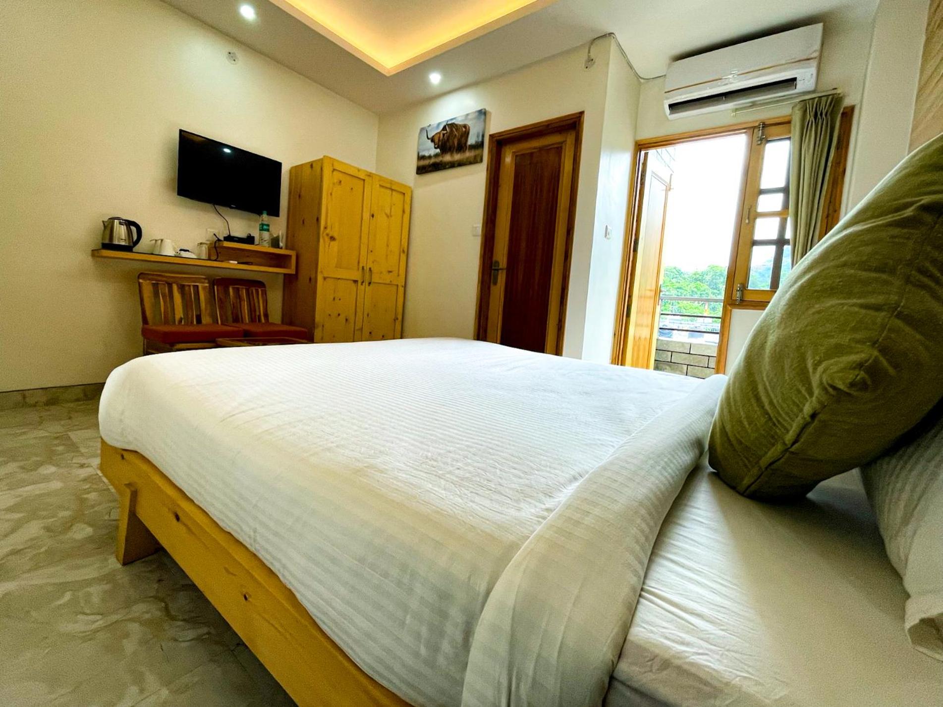 Deluxe Double Room - Photo 11