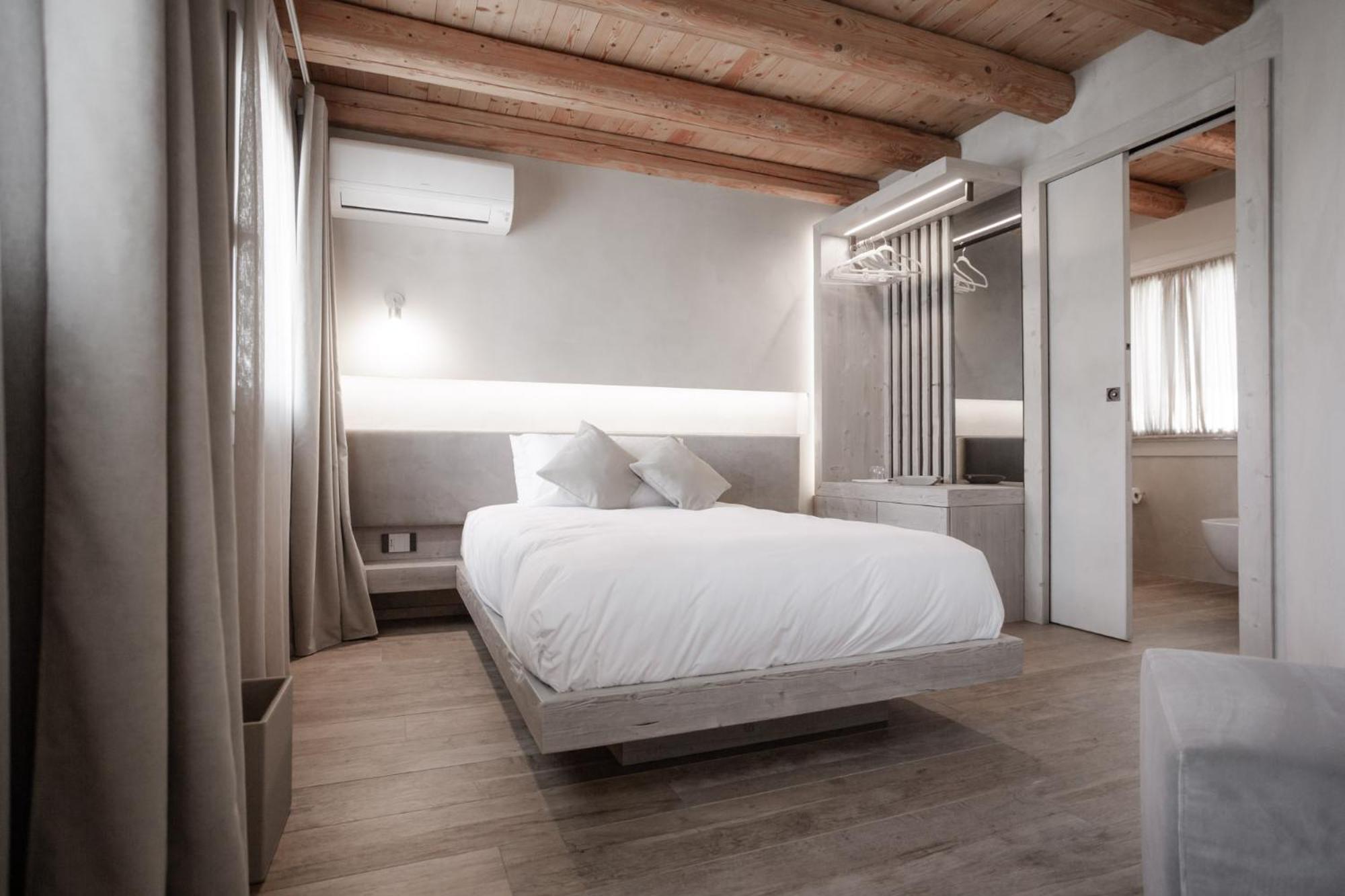 Deluxe Single Room photo 3