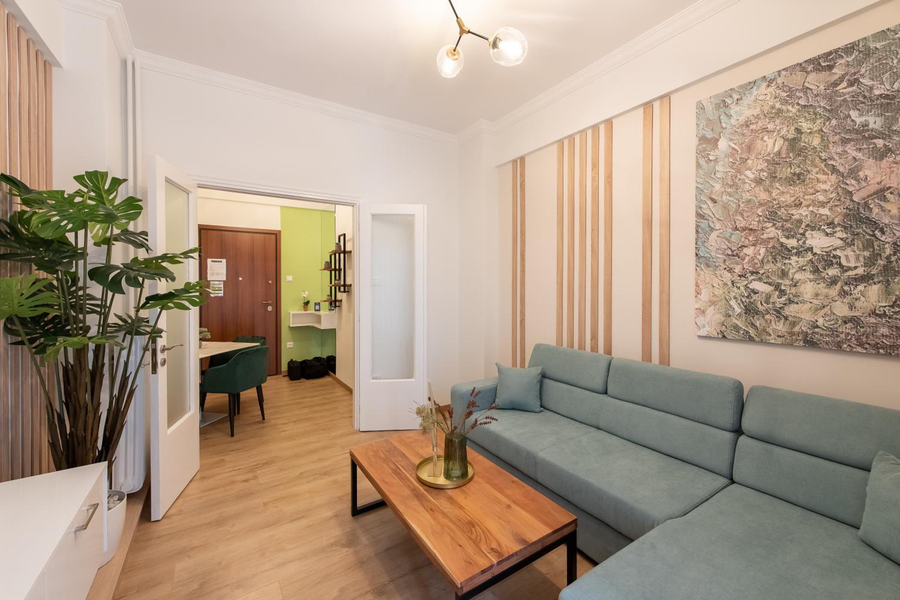 One-Bedroom Apartment photo 1