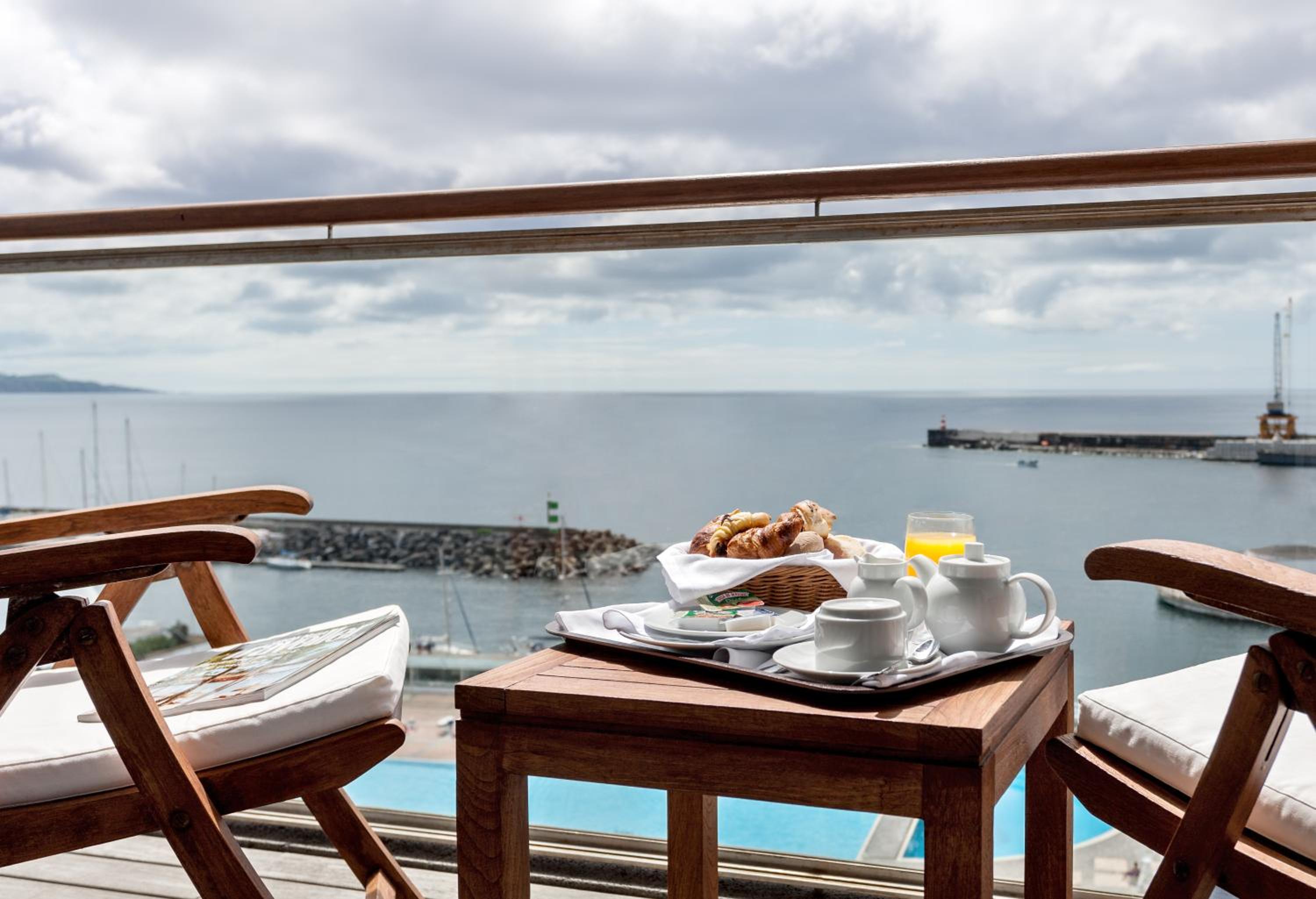 Enjoy breakfast with a stunning ocean view!