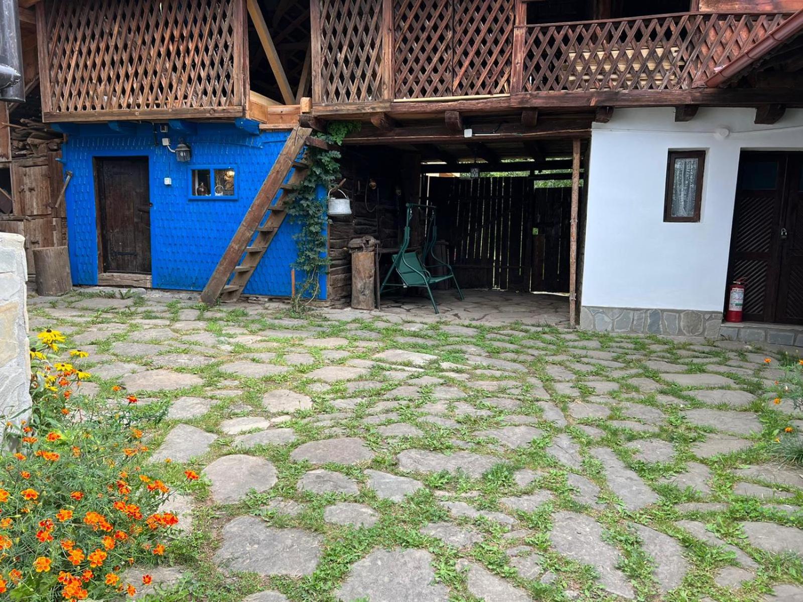 Two-Bedroom House - Photo 3