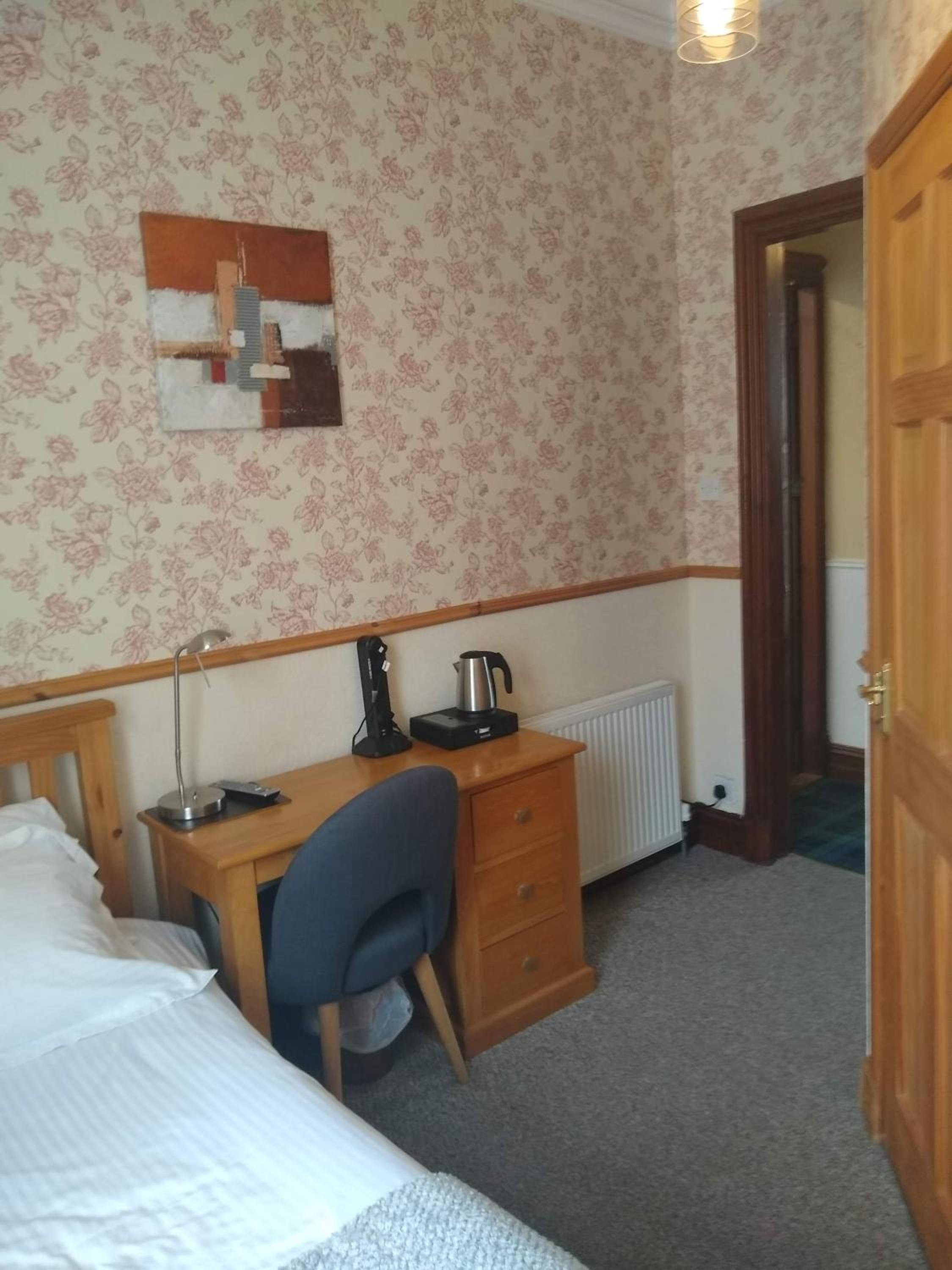 Single Room with Private Bathroom photo 3
