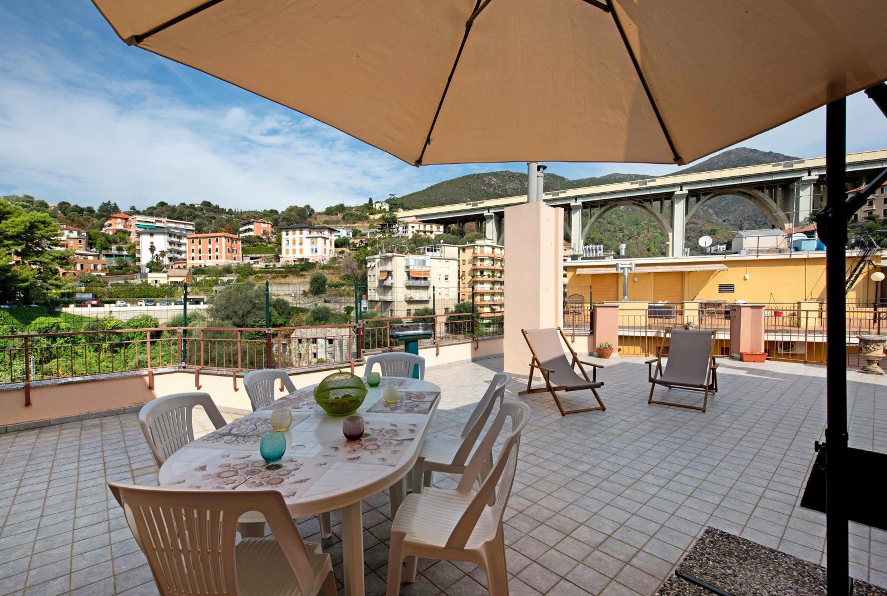 Three-Bedroom Premium Apartment with Balcony photo 3