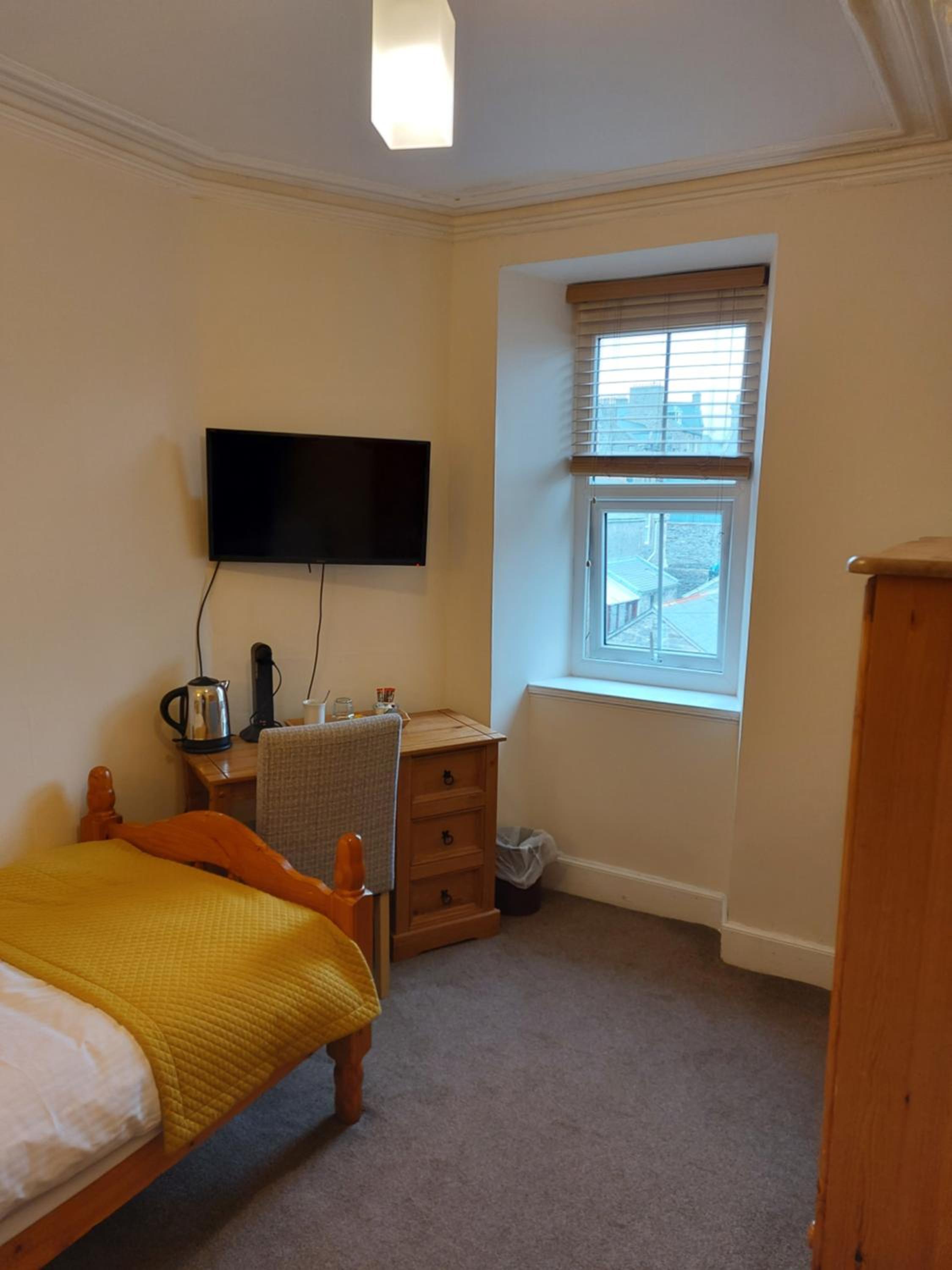Single Room with Shared Bathroom photo 2