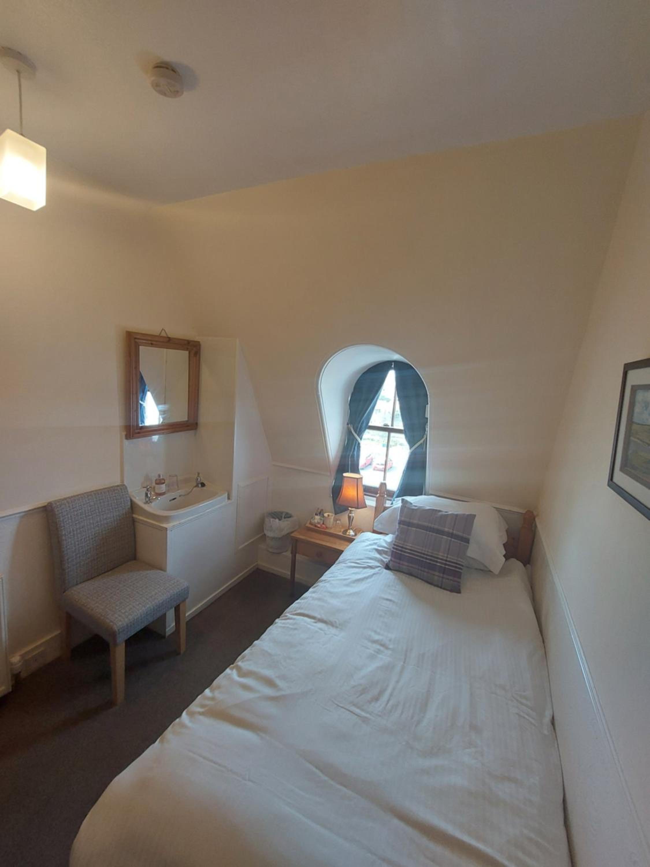Single Room with Shared Bathroom photo 2