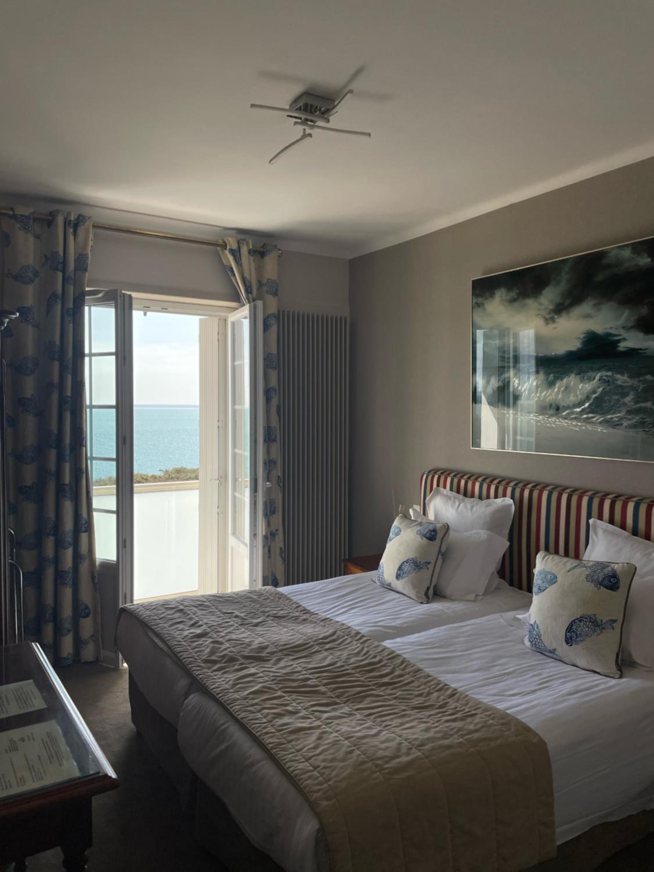 Superior Twin Room with Sea View - Photo 4