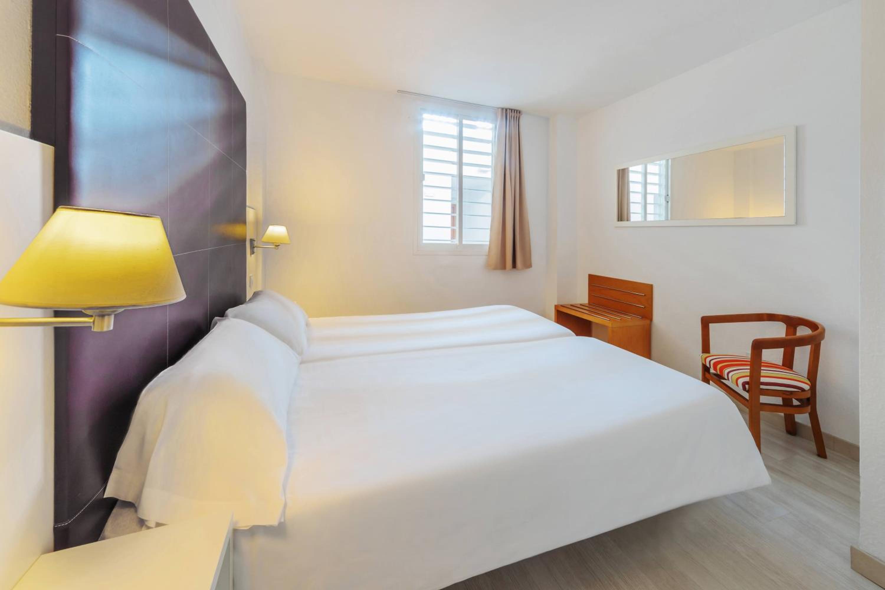 One-Bedroom Apartment (2 Adults) - Photo 1