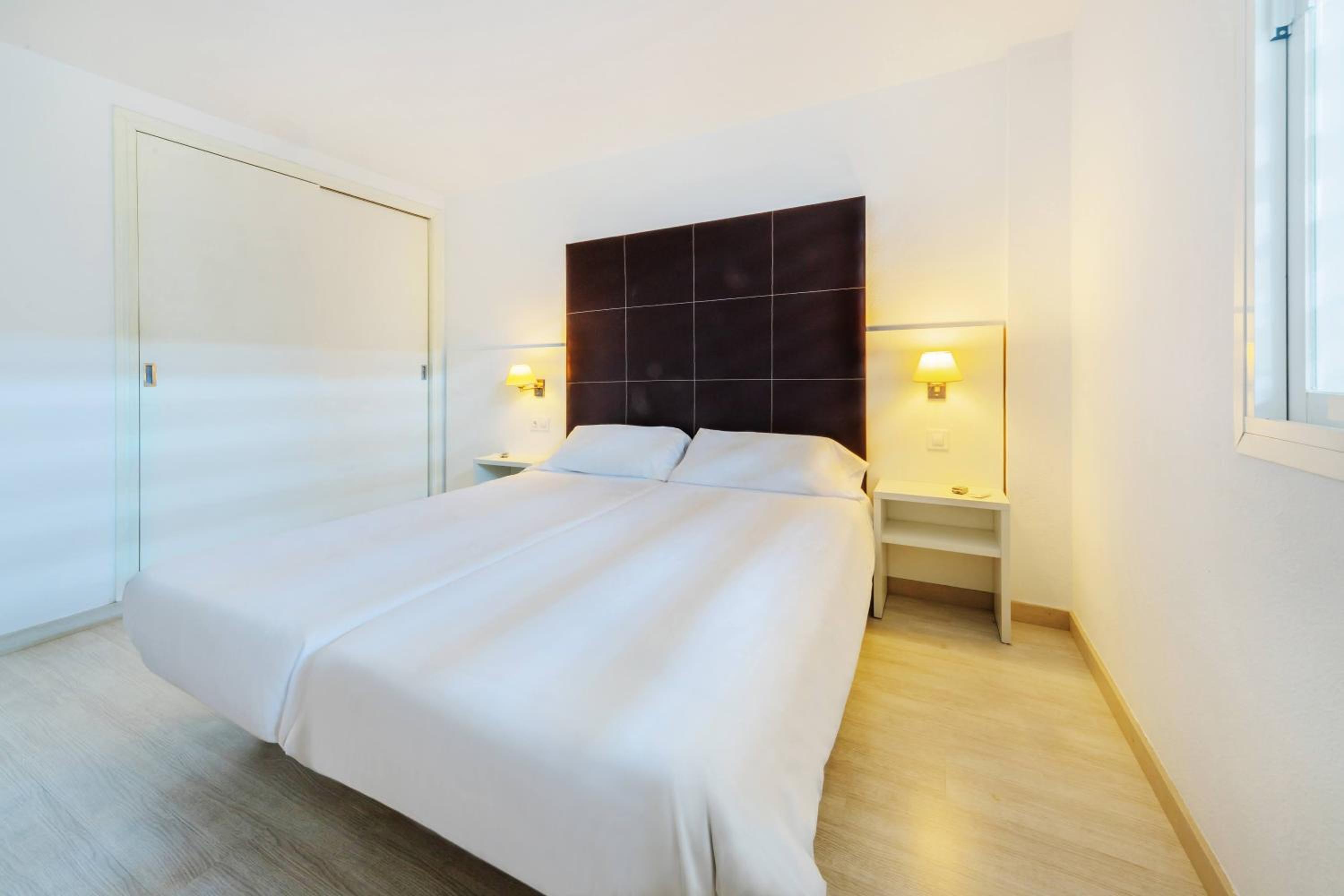 One-Bedroom Apartment (2 Adults) - Photo 2