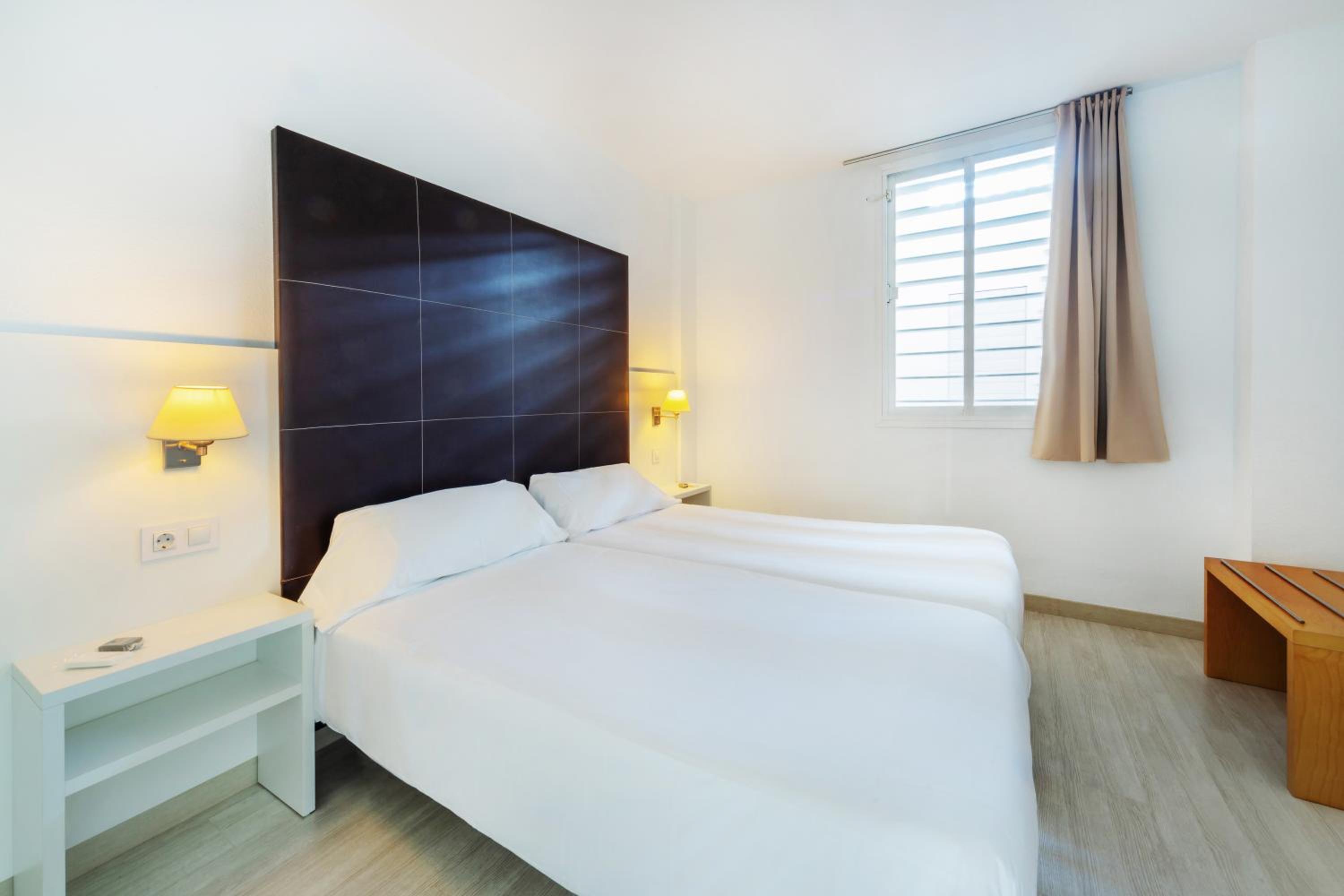 One-Bedroom Apartment (2 Adults) - Photo 6