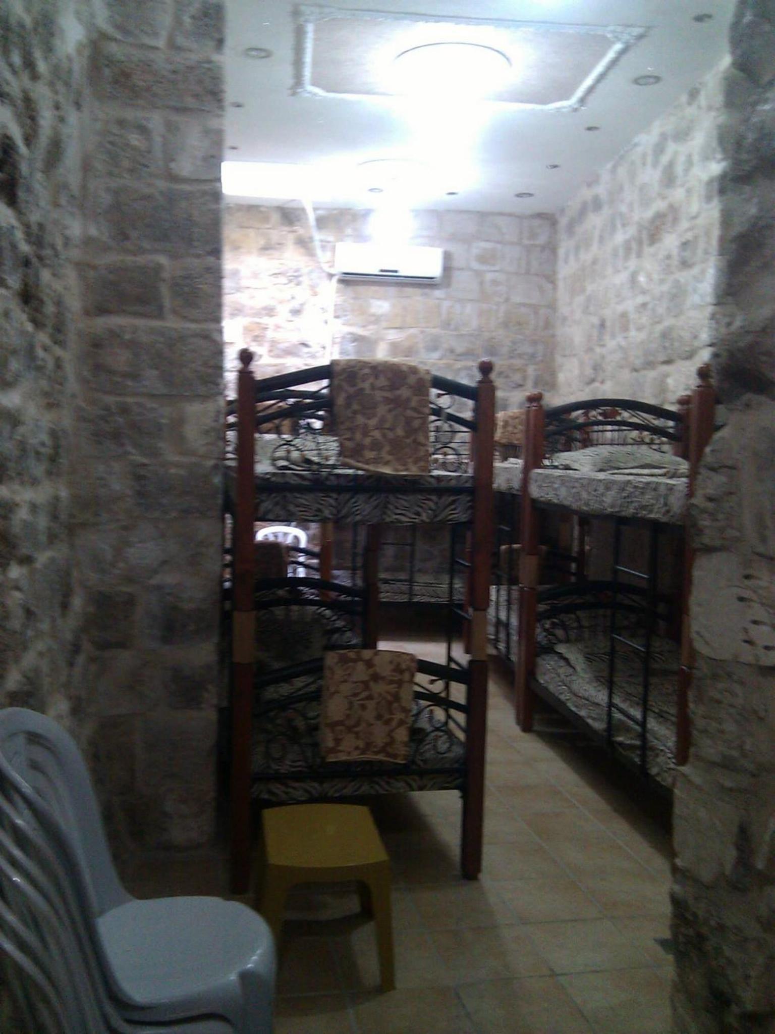 Bunk Bed in 10-Bed Mixed Dormitory Room photo 3
