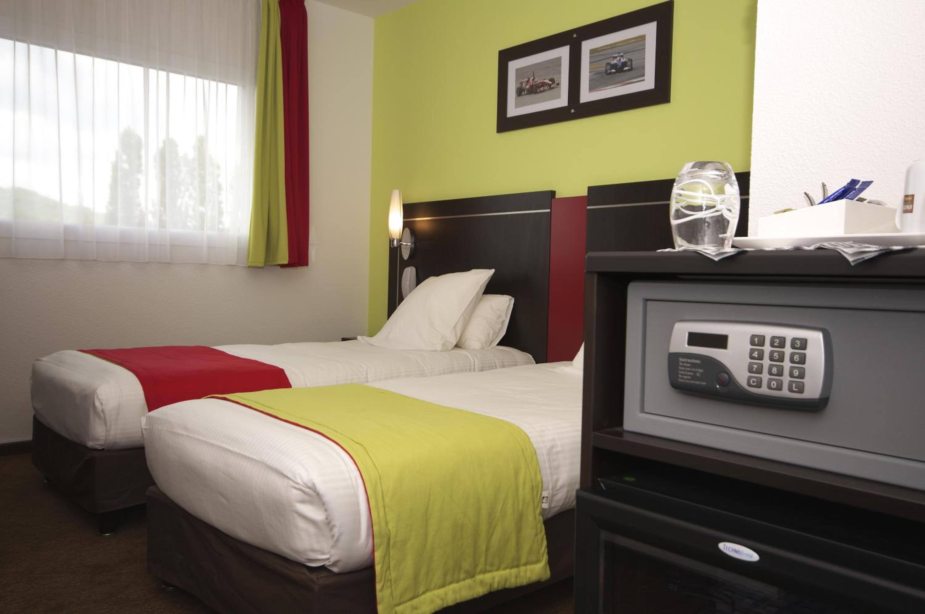 Twin Room - Photo 3