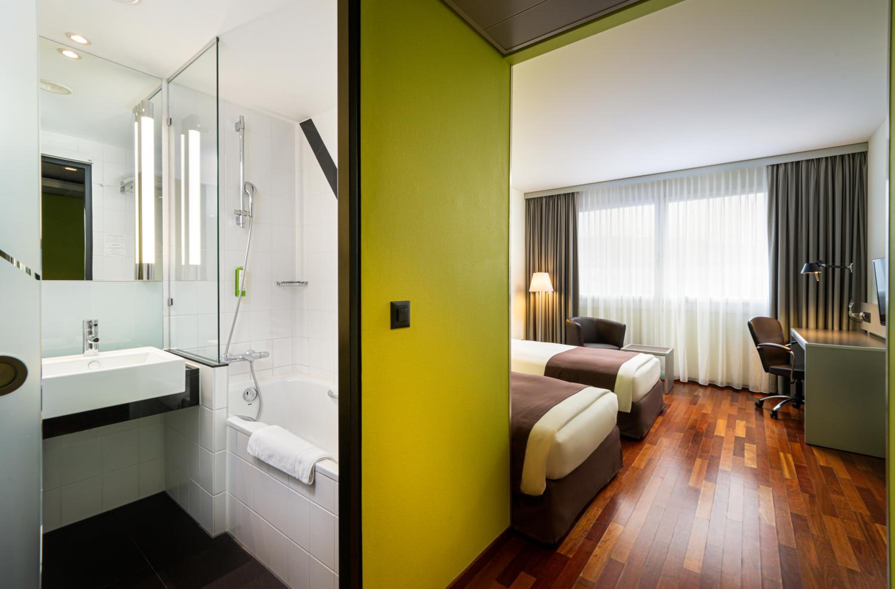 Standard Twin Room - Photo 3