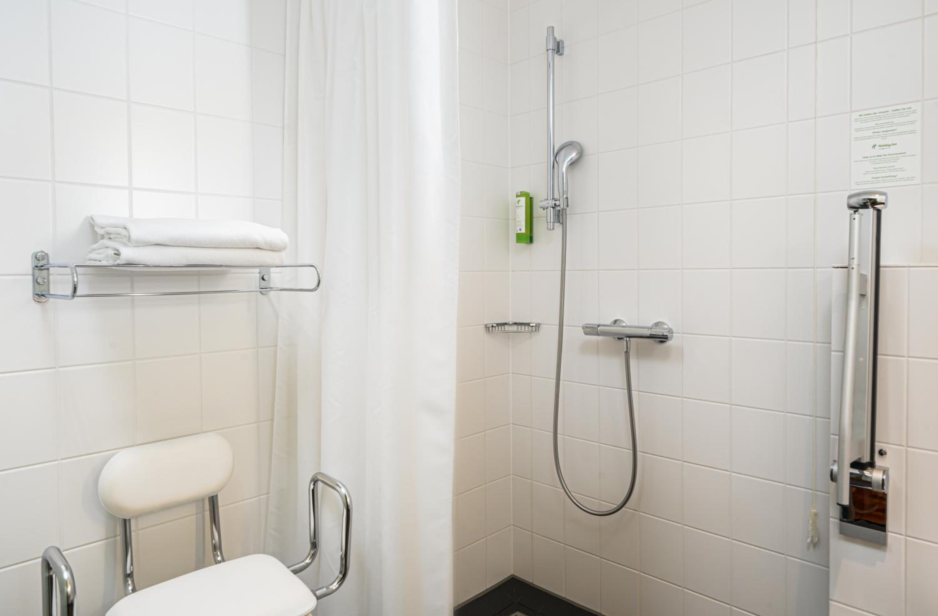 Standard Queen Room - Accessible - Photo 2