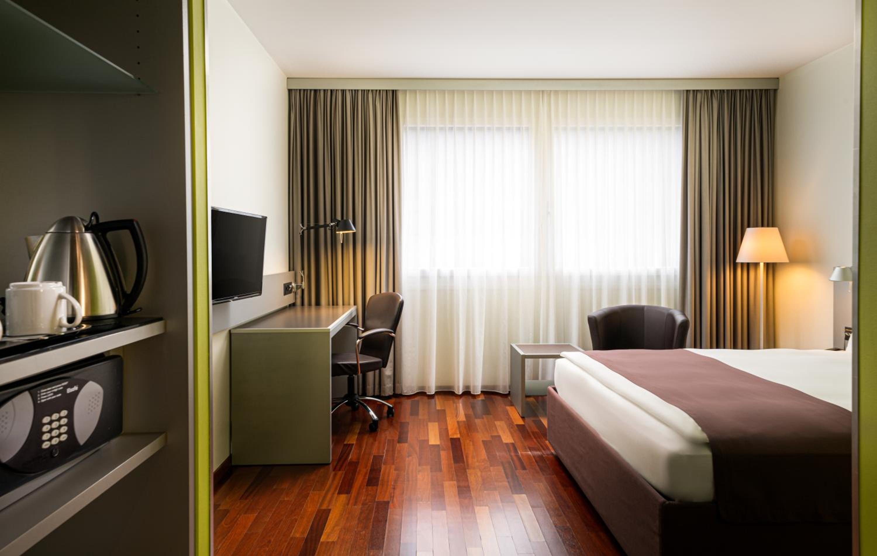Standard Queen Room - Accessible - Photo 3