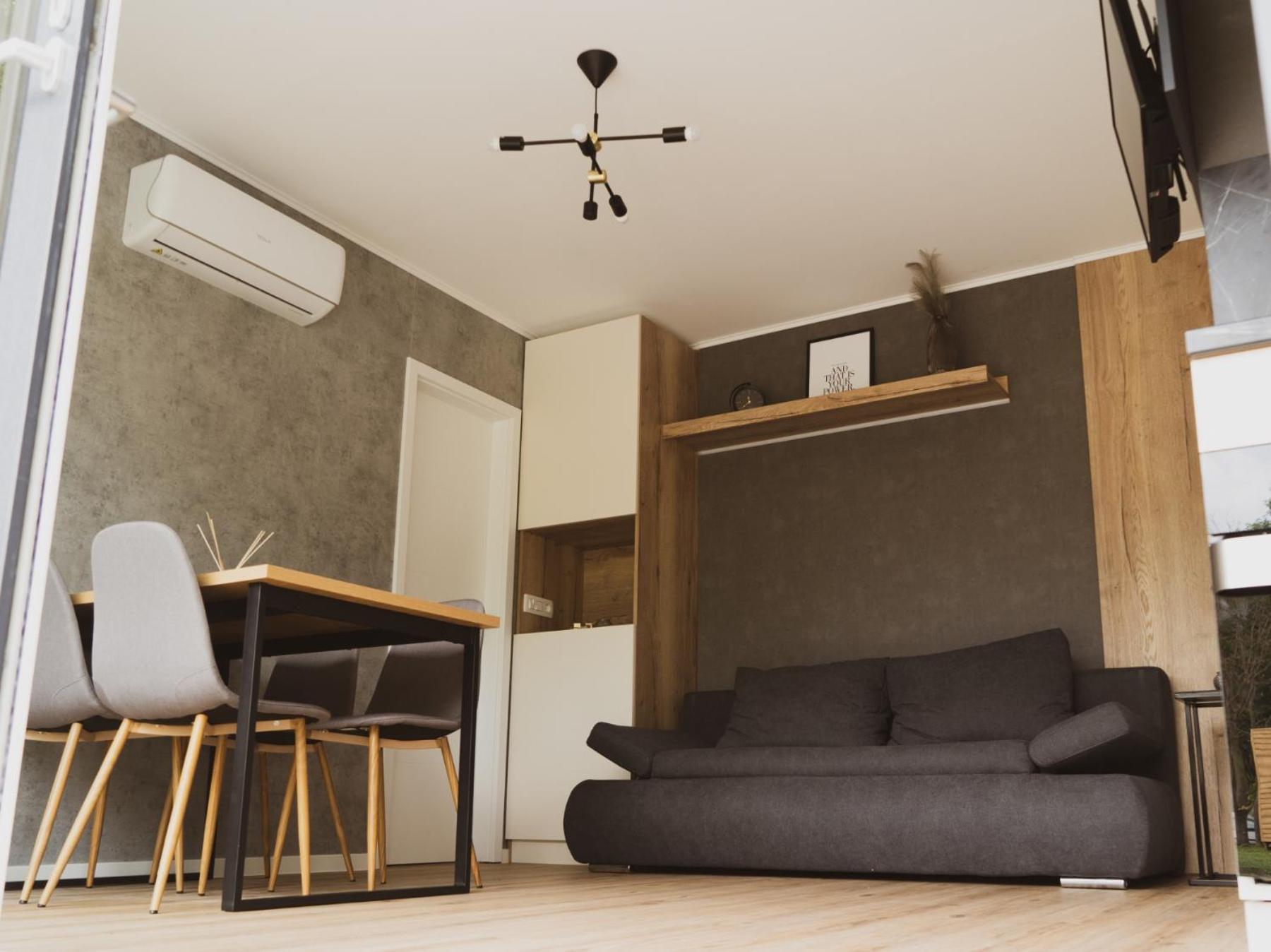 Mobile Home - Photo 1