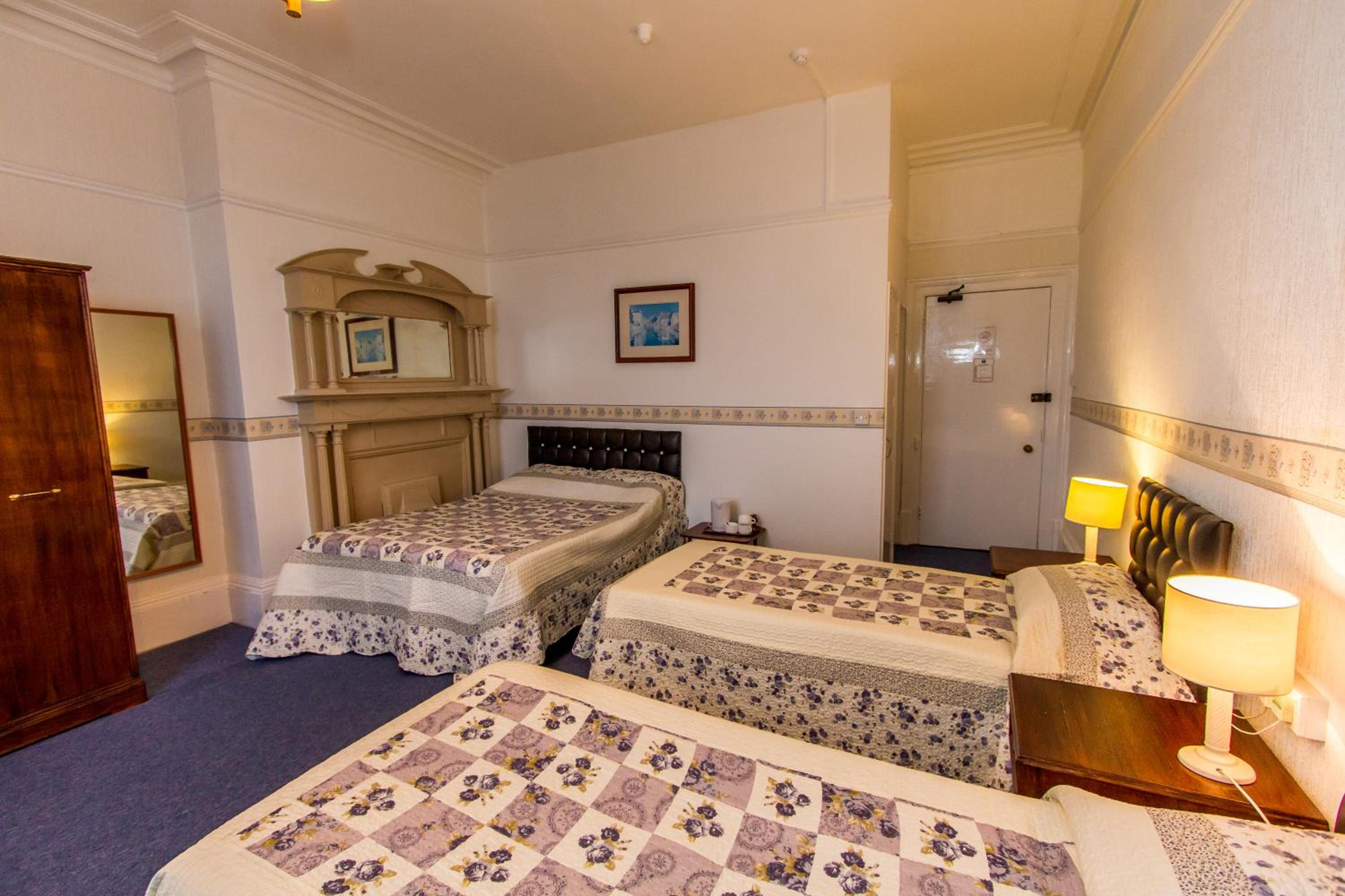 Family Room with Sea View photo 3