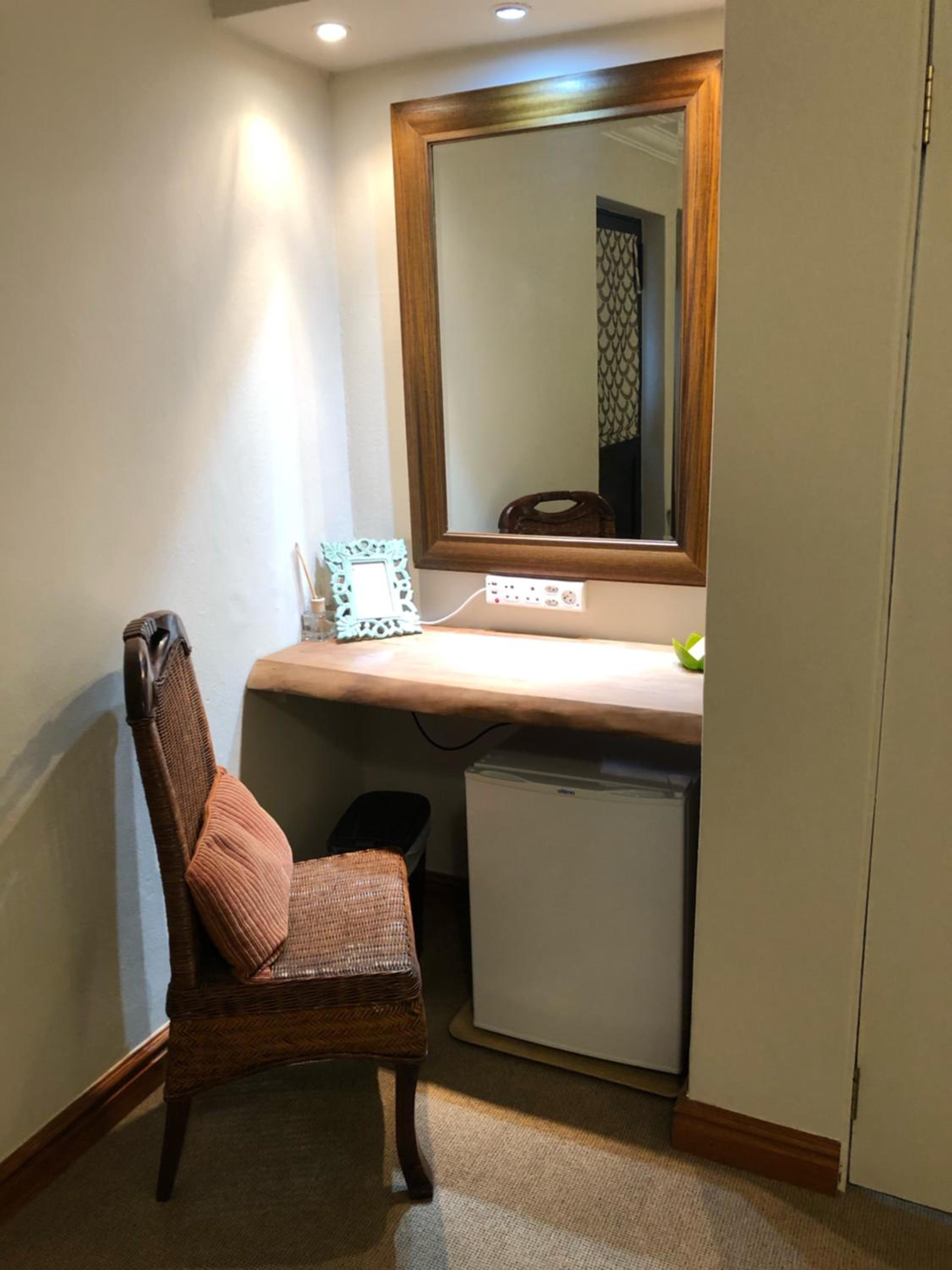 Deluxe Double Room with Balcony photo 2