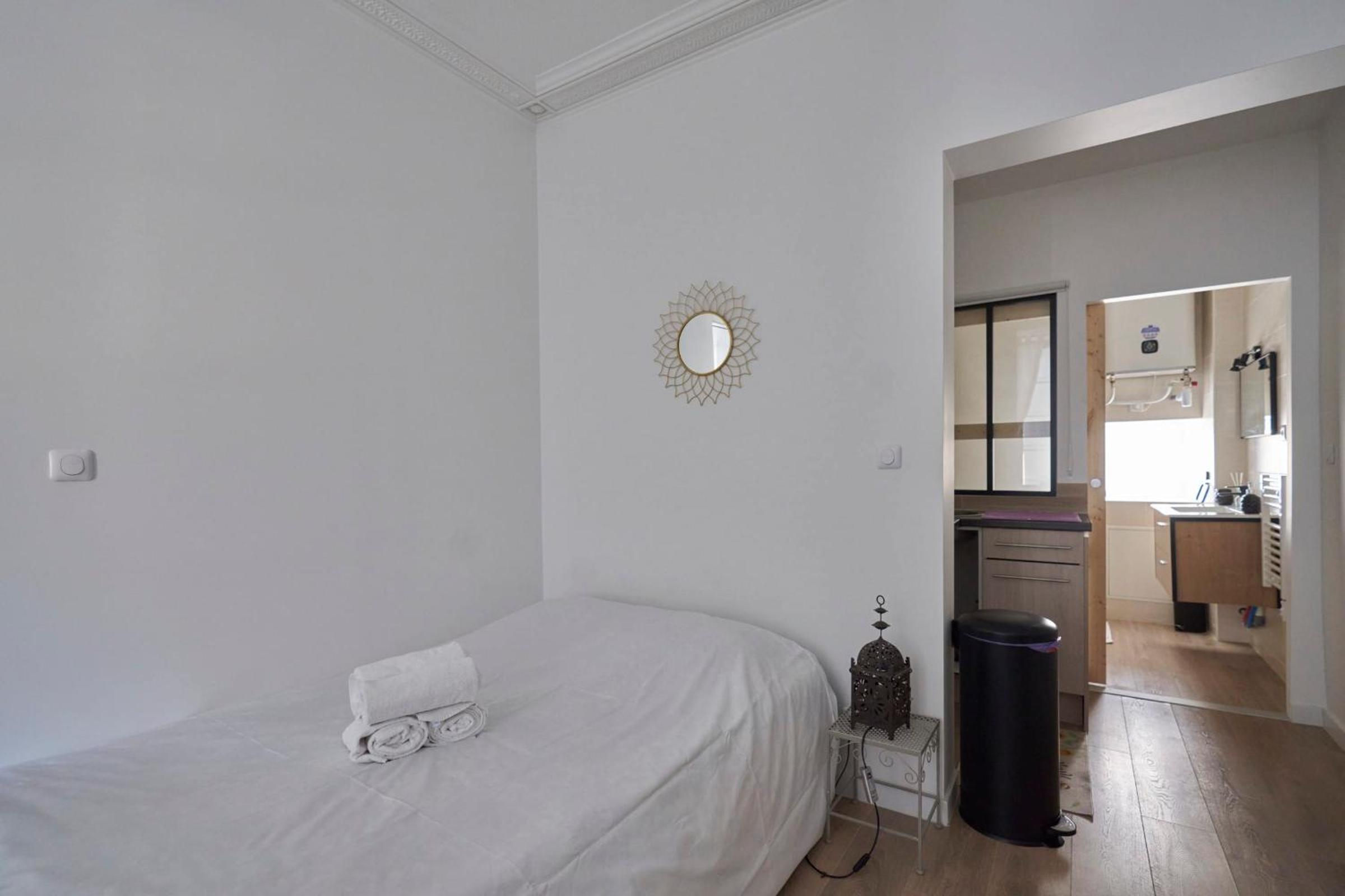 Studio with Sofa Bed - Photo 4