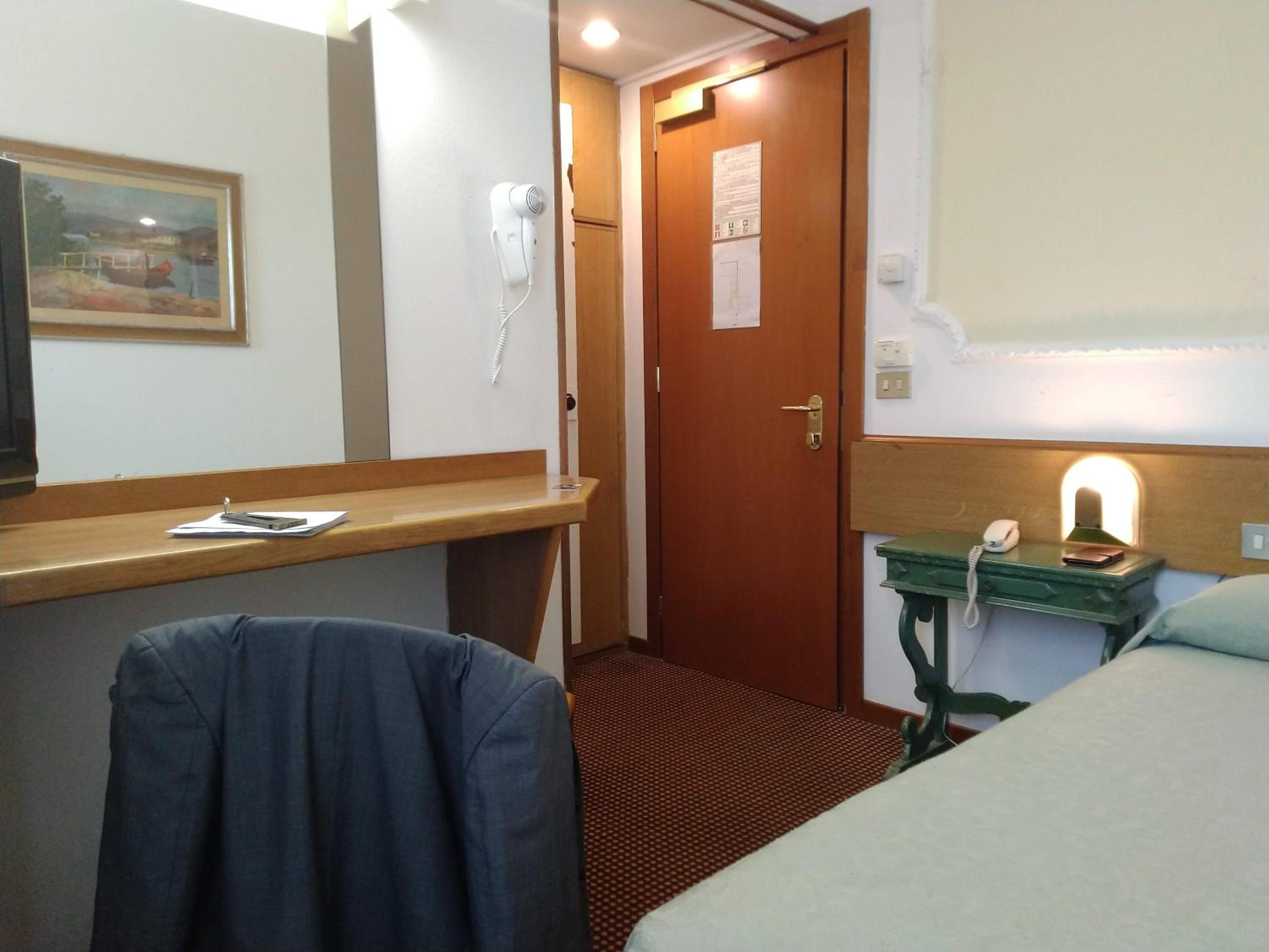 Single Room photo 3