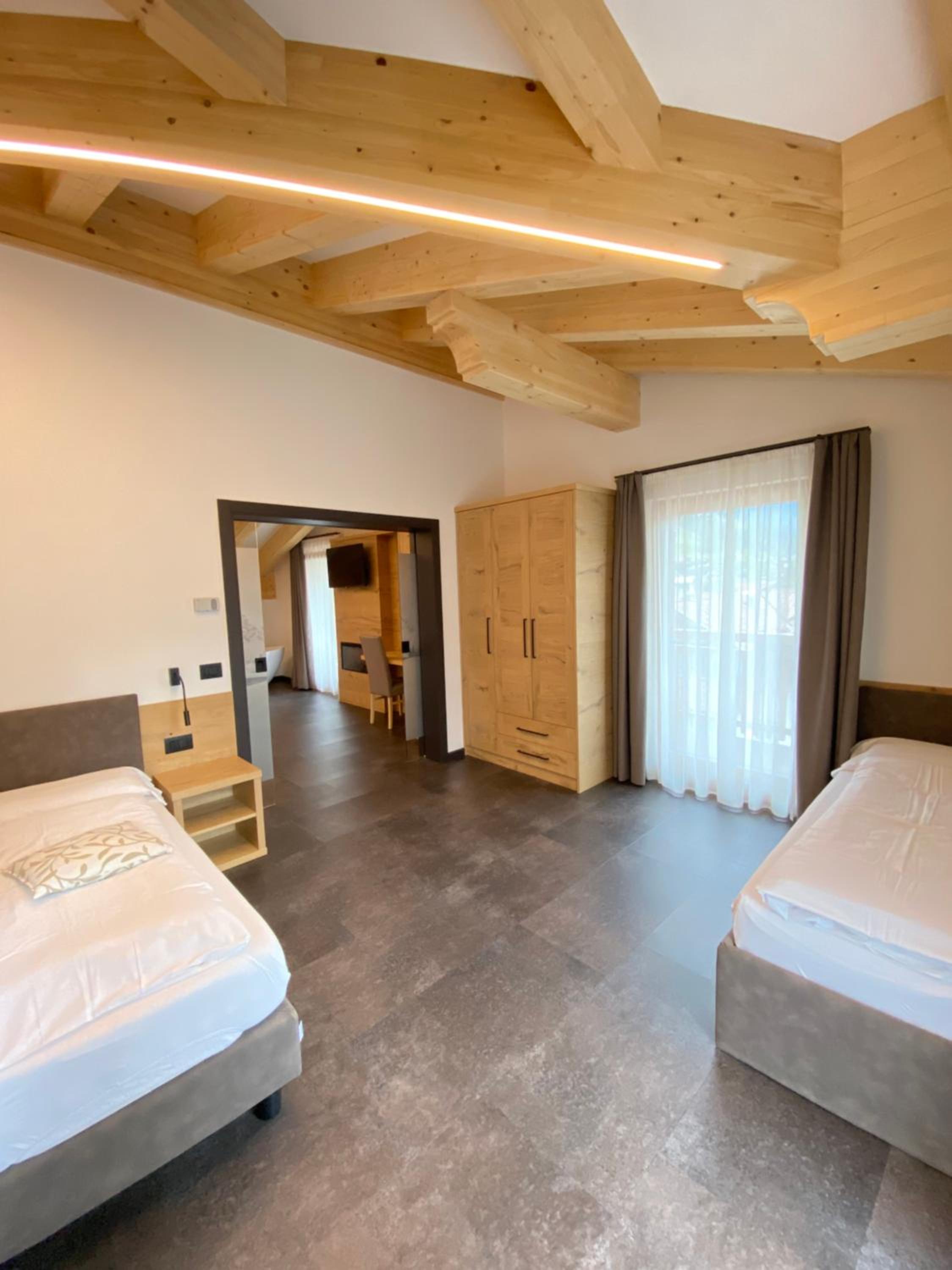 Suite with Mountain View - Photo 2