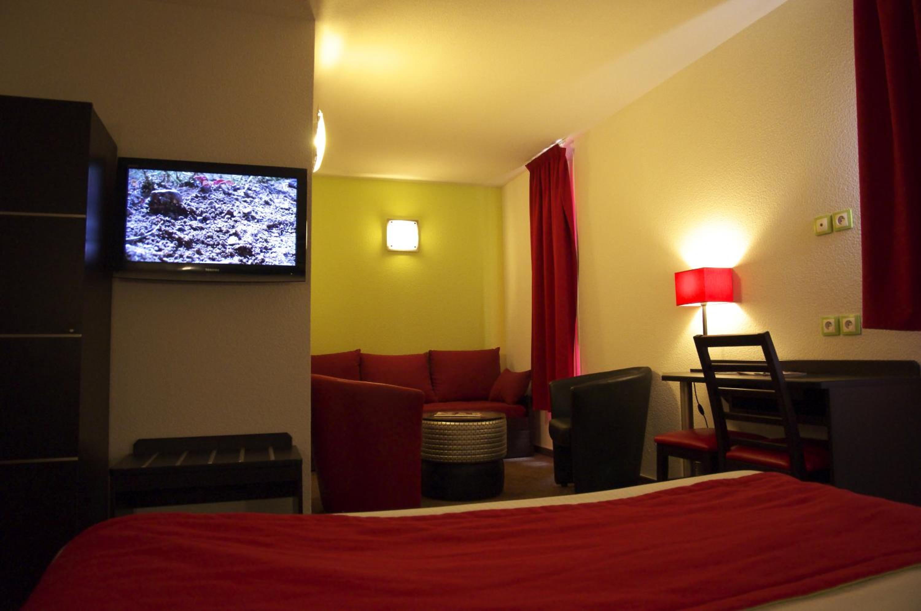 Standard Family Room - Photo 2
