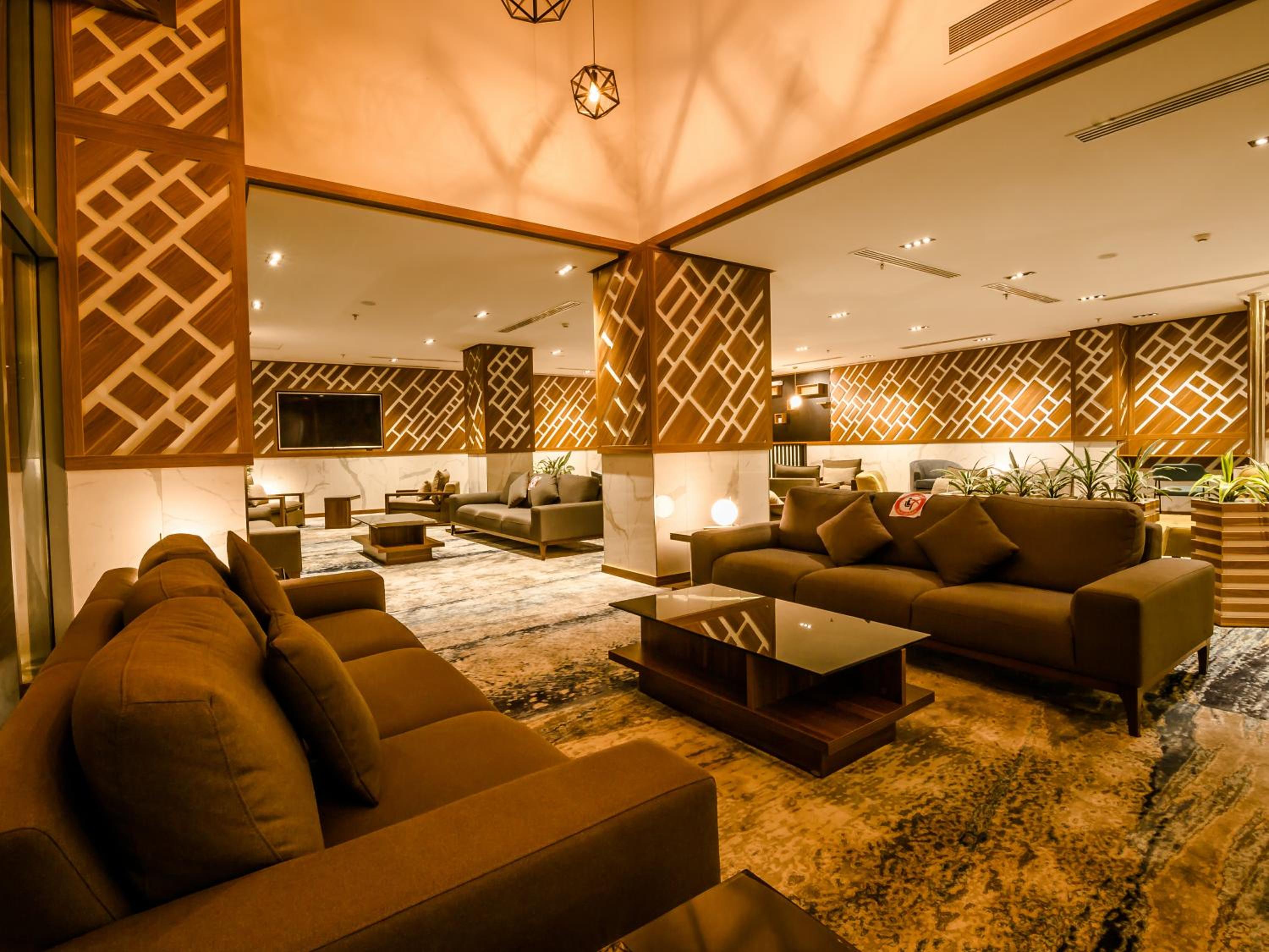 Executive Suite - Photo 1