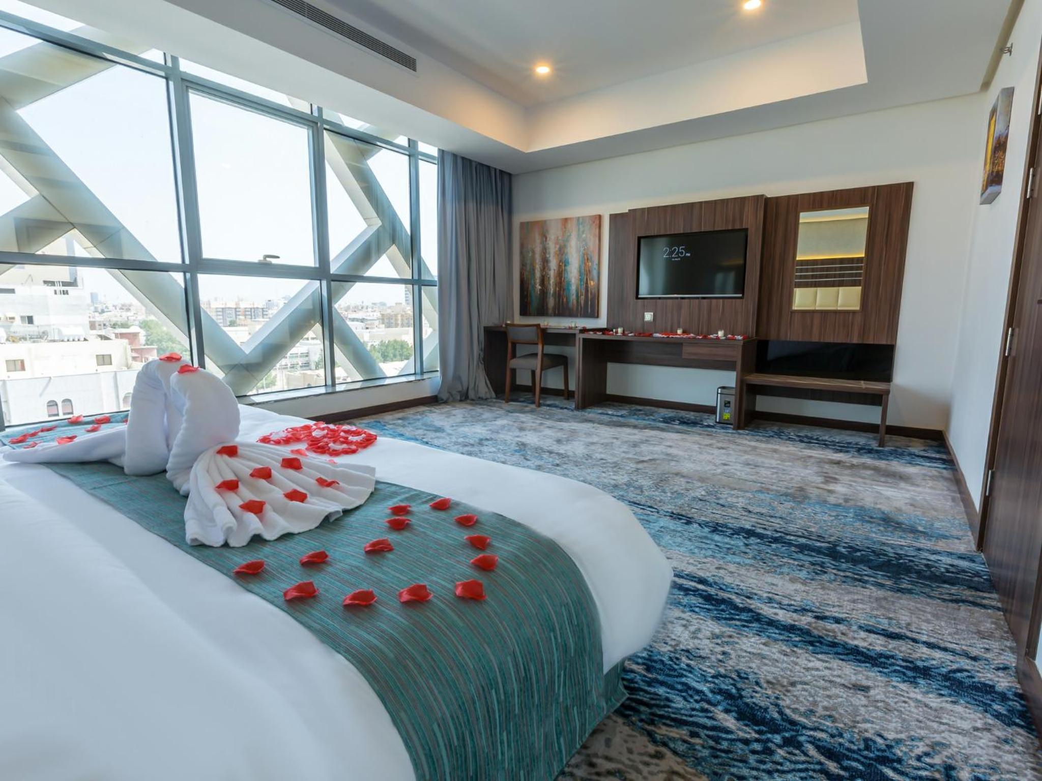 Executive Suite - Photo 3