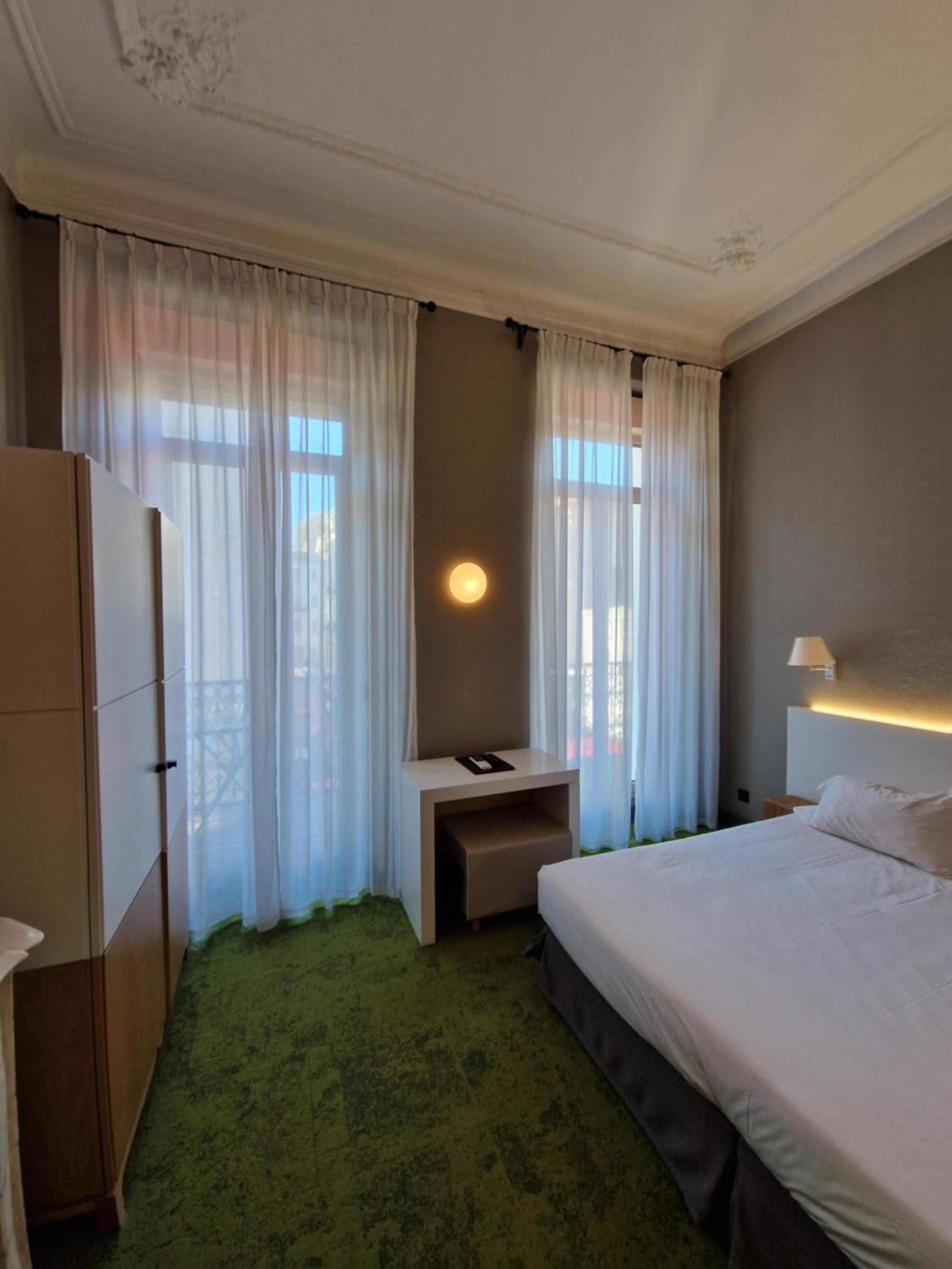 Superior Double Room with Balcony - Photo 8