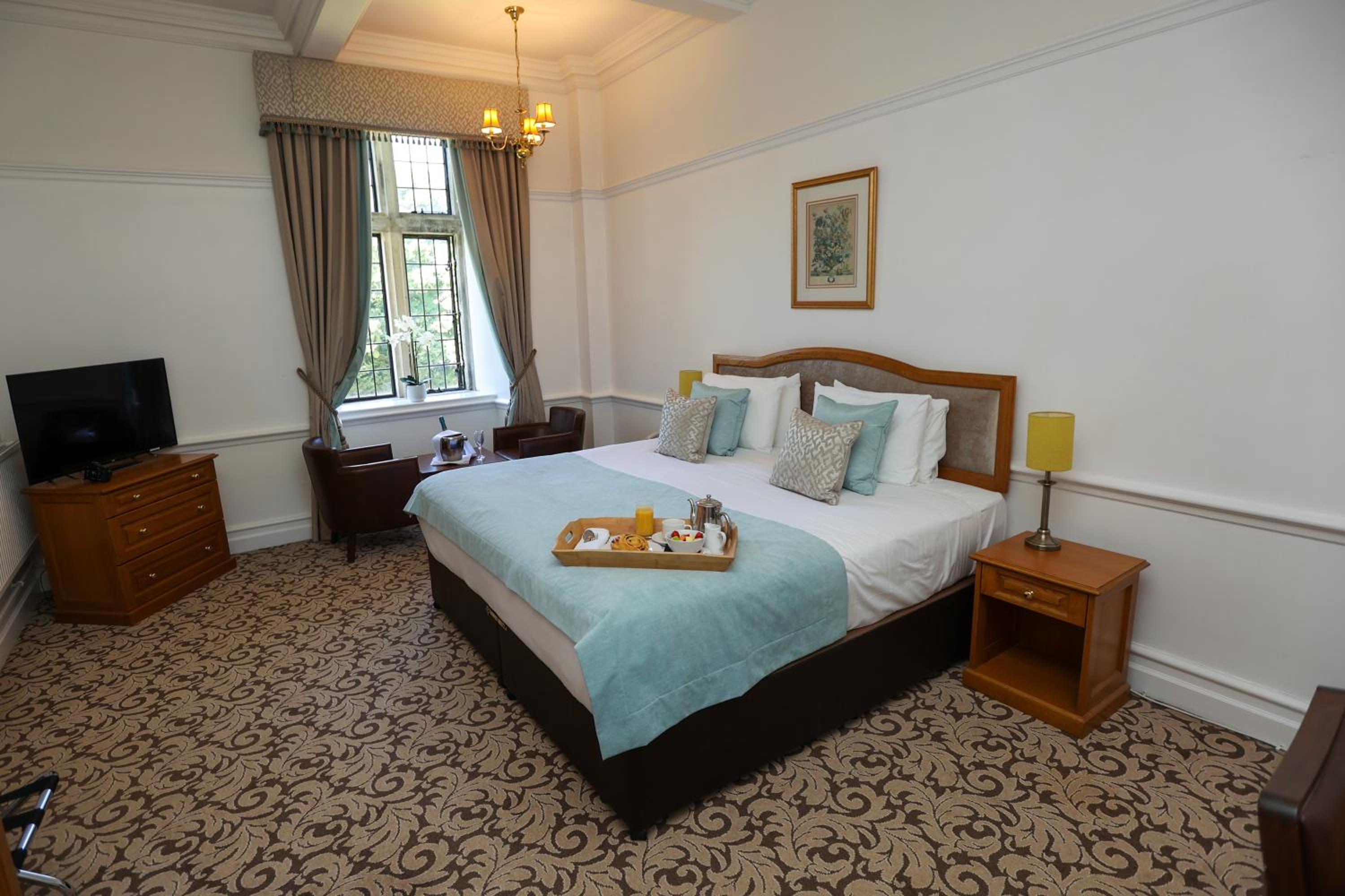Deluxe King Room - Non-Smoking photo 3