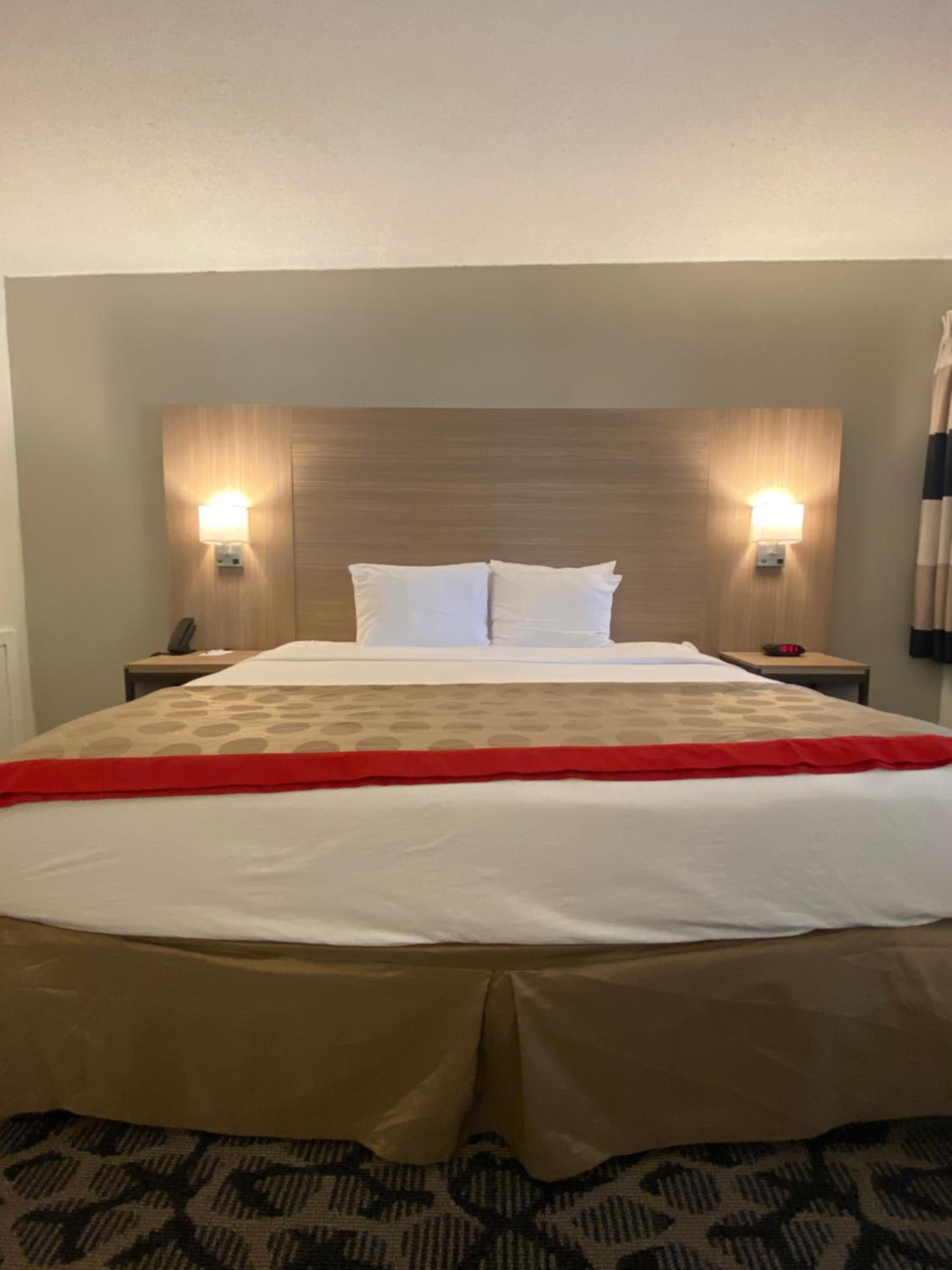 King Room with Exterior Hall - Non-Smoking - Photo 3