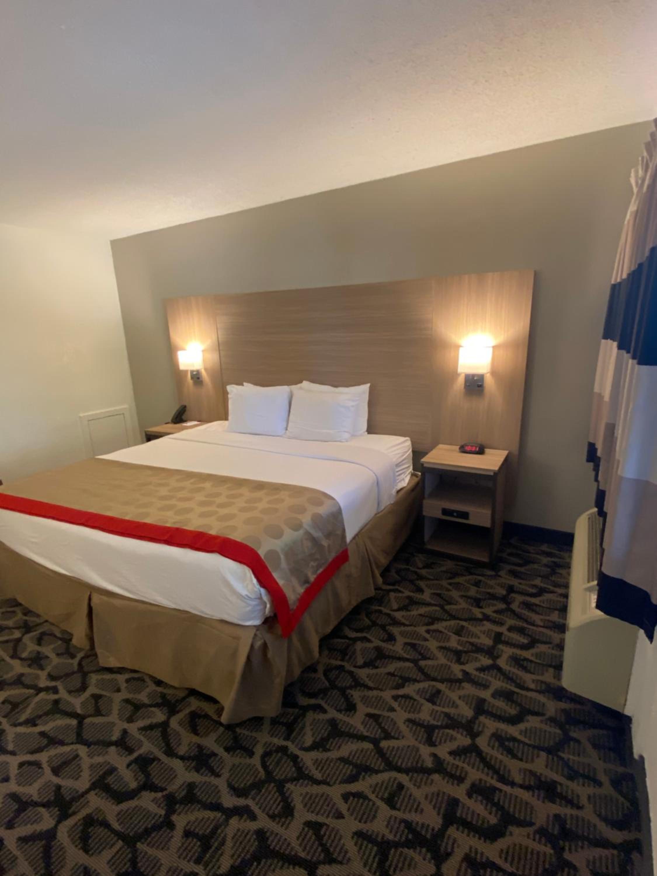 King Room with Exterior Hall - Non-Smoking - Photo 2