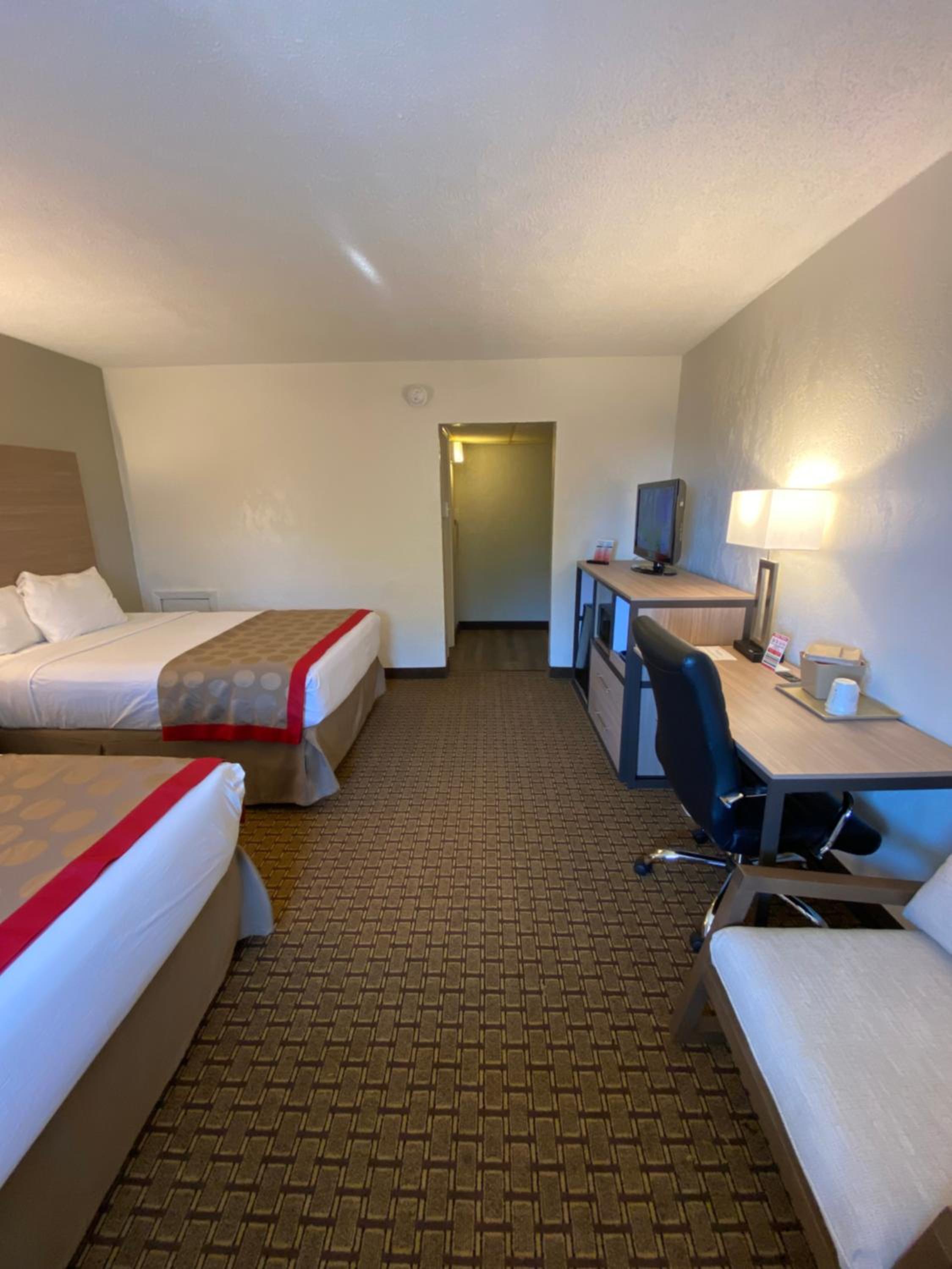 Double Room with Two Double Beds and Exterior Hall - Non-Smoking - Photo 16