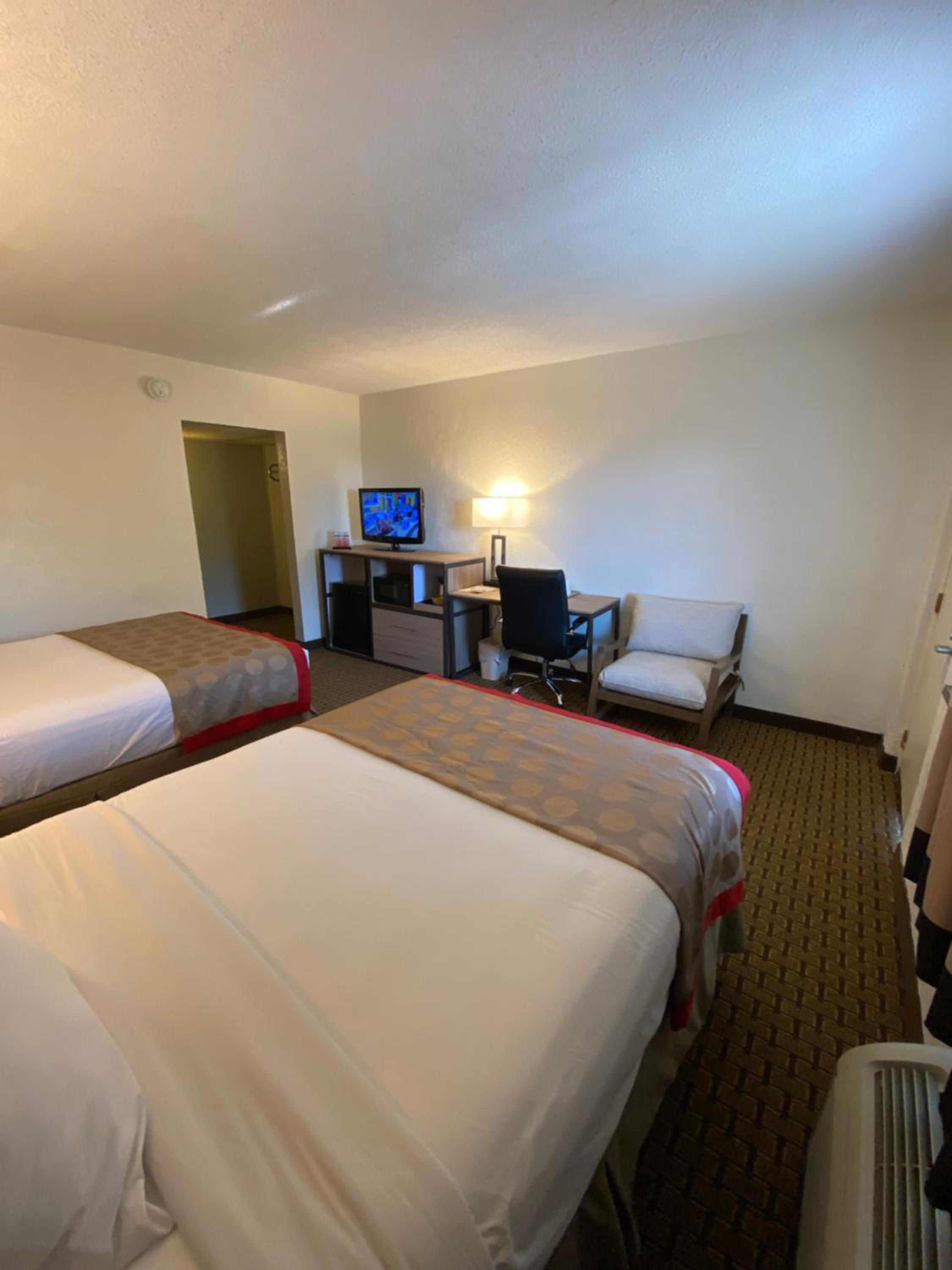 Double Room with Two Double Beds and Exterior Hall - Non-Smoking - Photo 15