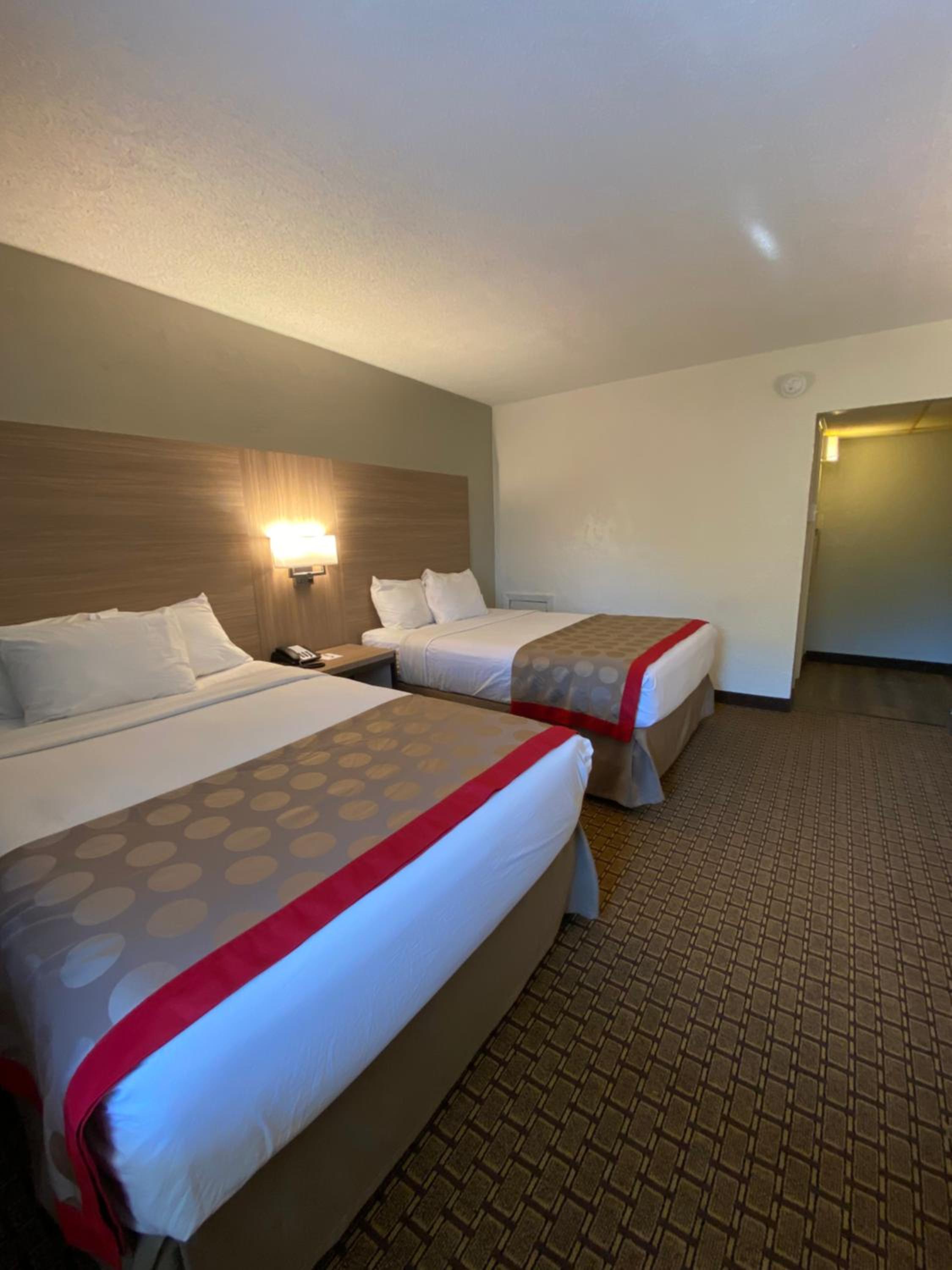 Double Room with Two Double Beds and Exterior Hall - Non-Smoking - Photo 14