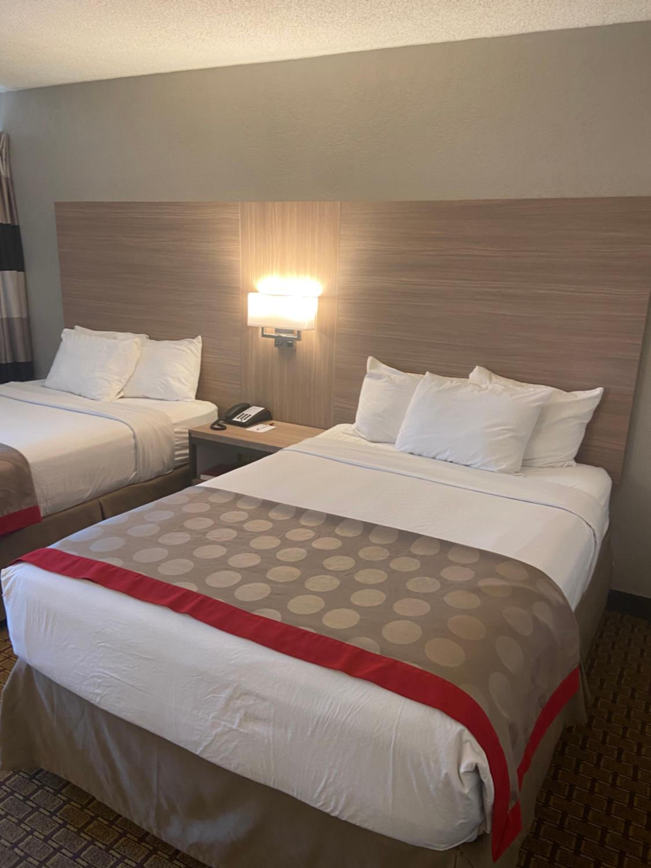 Double Room with Two Double Beds and Exterior Hall - Non-Smoking - Photo 13