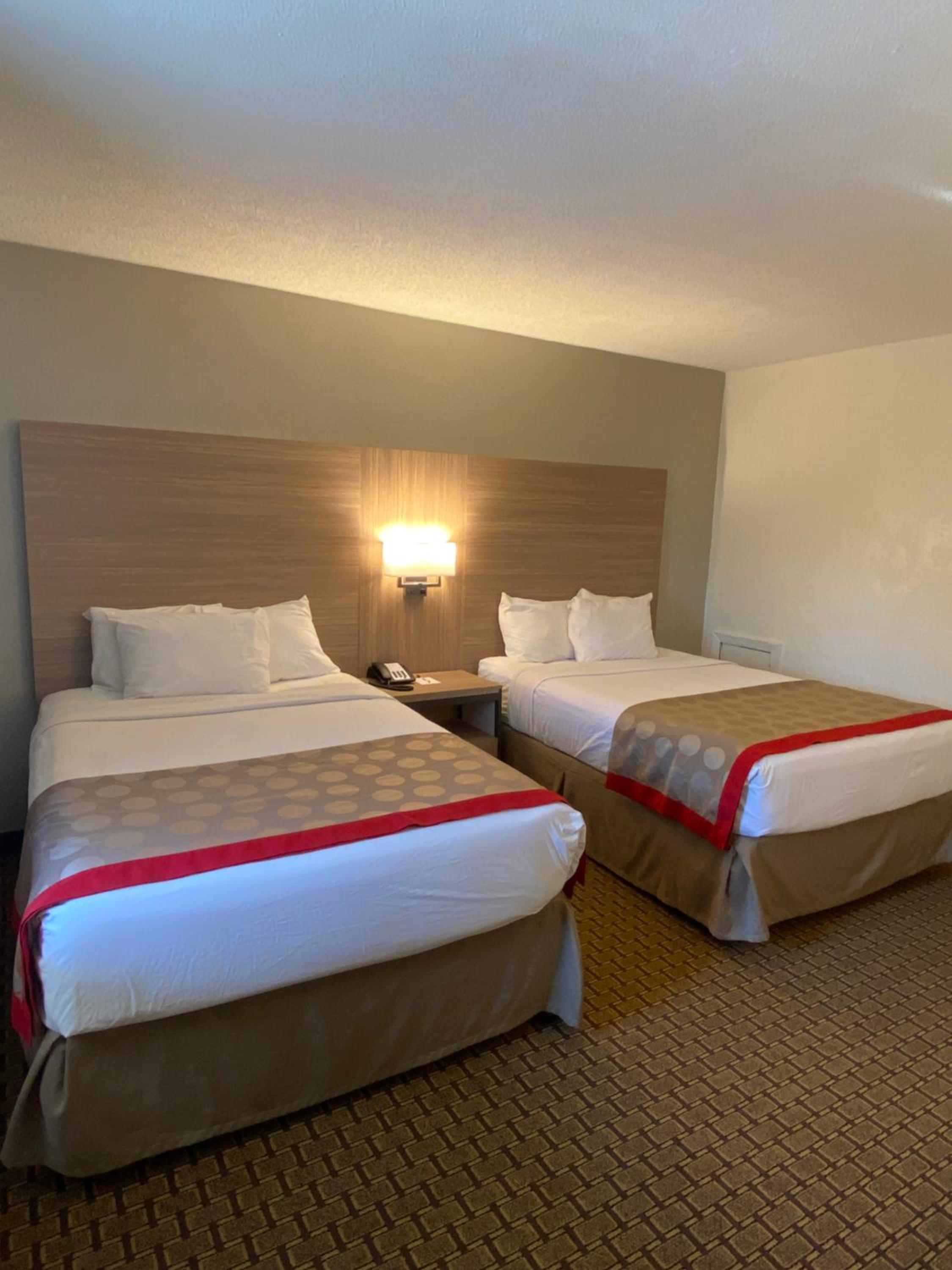 Double Room with Two Double Beds and Exterior Hall - Non-Smoking - Photo 11