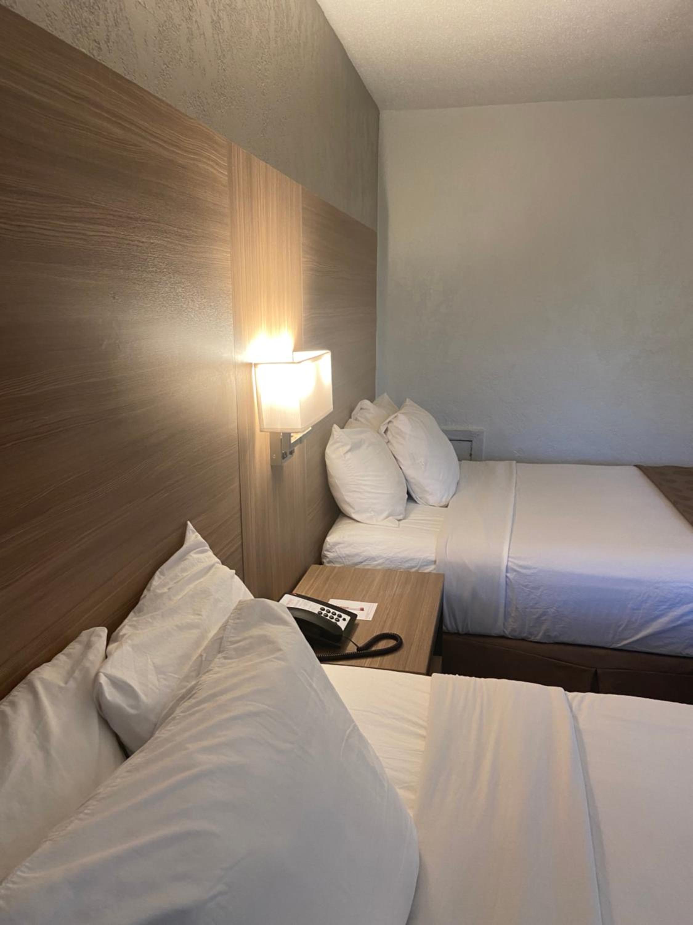Double Room with Two Double Beds and Exterior Hall - Non-Smoking - Photo 23